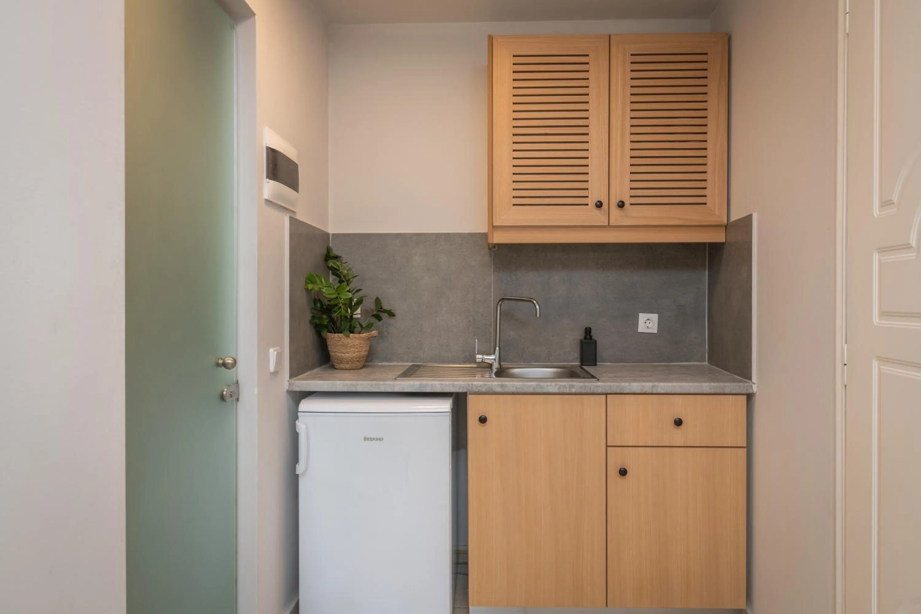 Kitchen or kitchenette in Alykes View Apartments