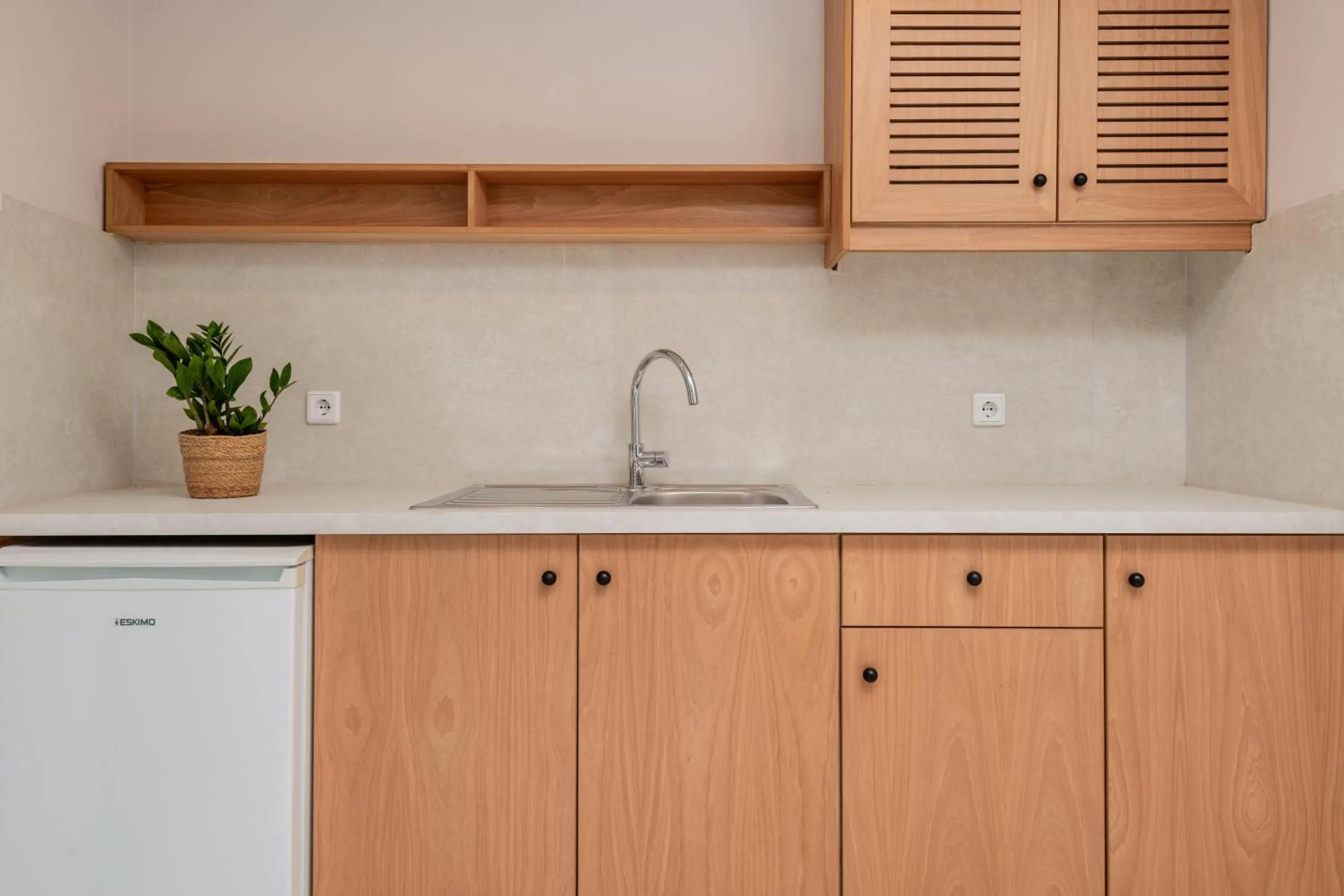 Kitchen or kitchenette in Alykes View Apartments