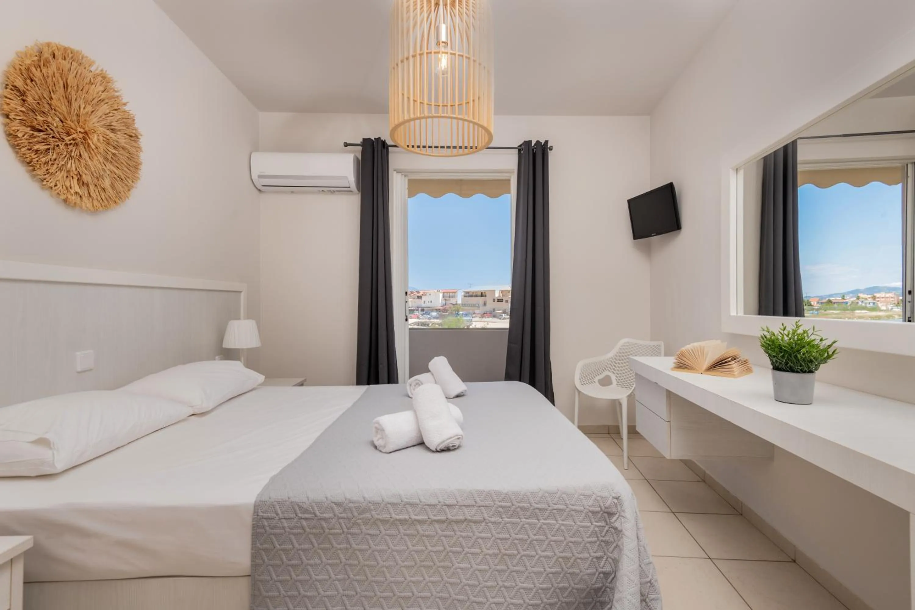 Bed in Alykes View Apartments