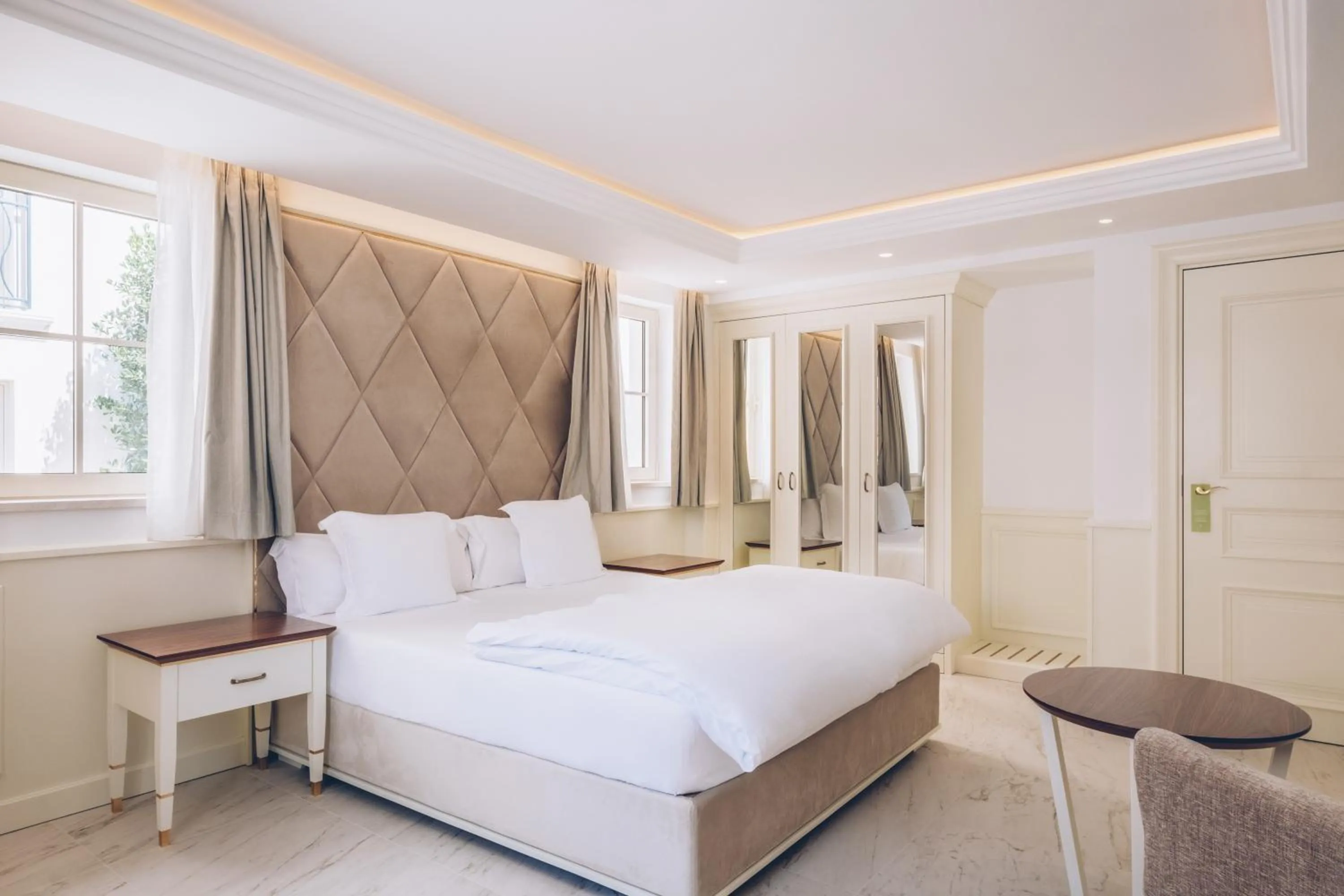 Photo of the whole room, Bed in Heritage Grand Perast By Rixos