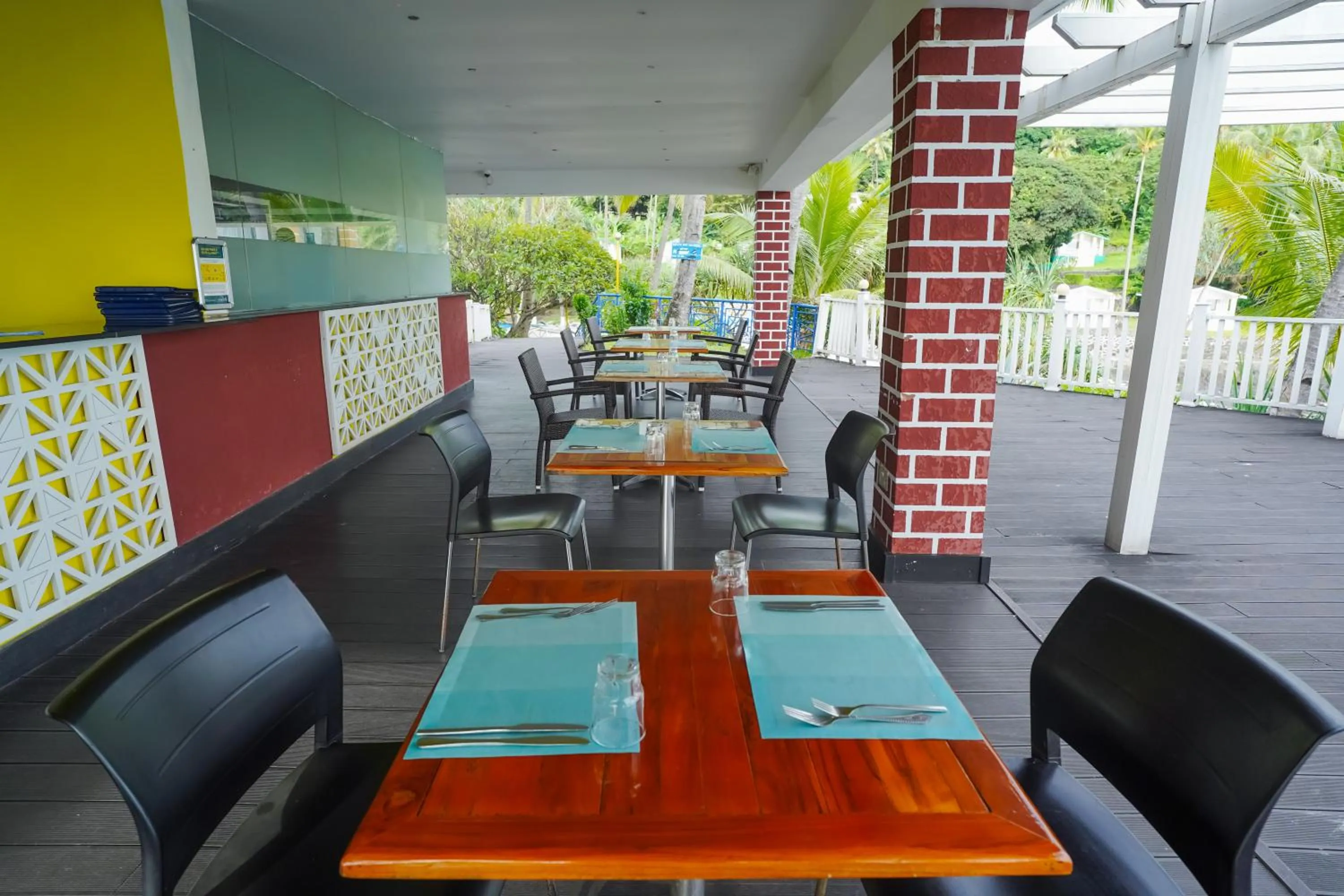 Restaurant/places to eat in Itsandra Beach Hotel & Resort