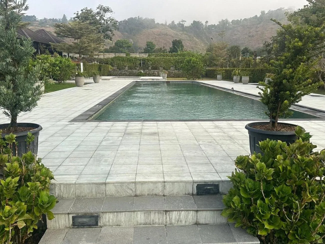 Swimming pool in Nusantara Hotel Sembalun