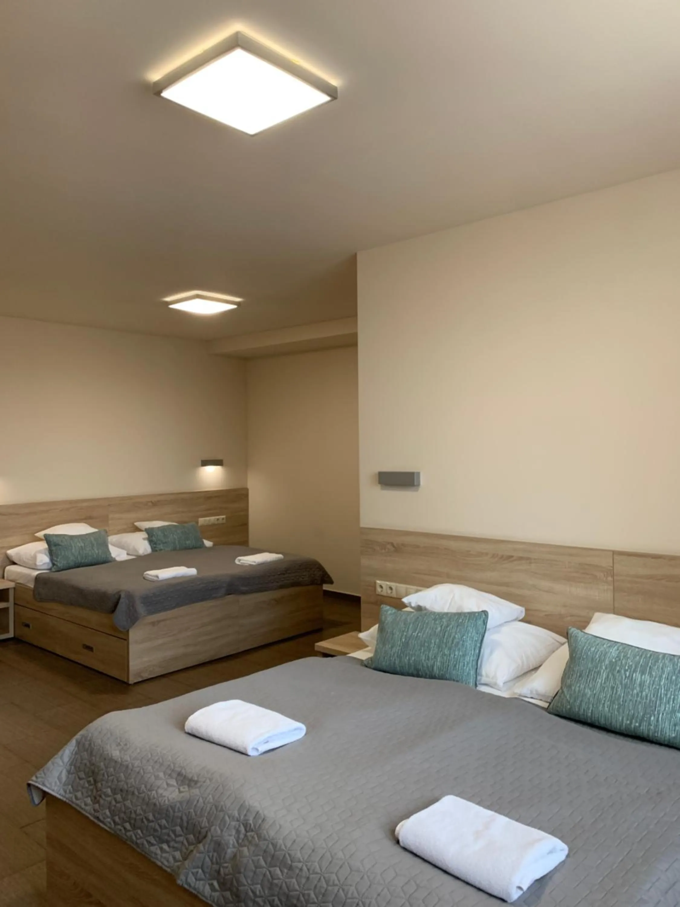 Bed in Nimród Hotel és Ètterem