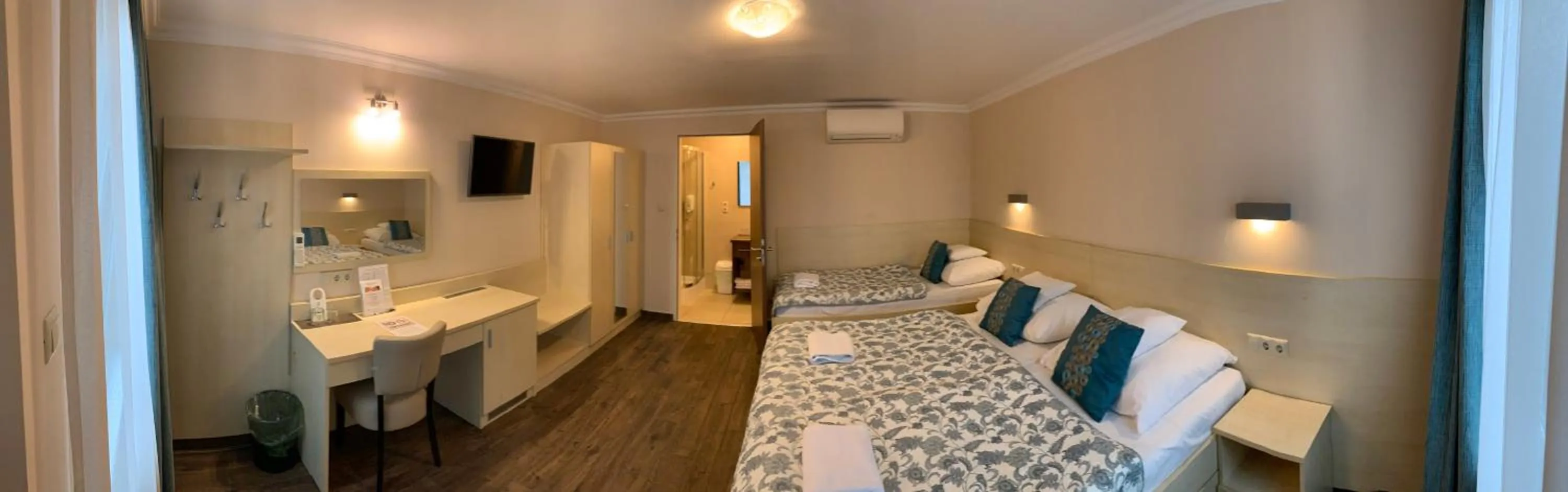 Bed in Nimród Hotel és Ètterem