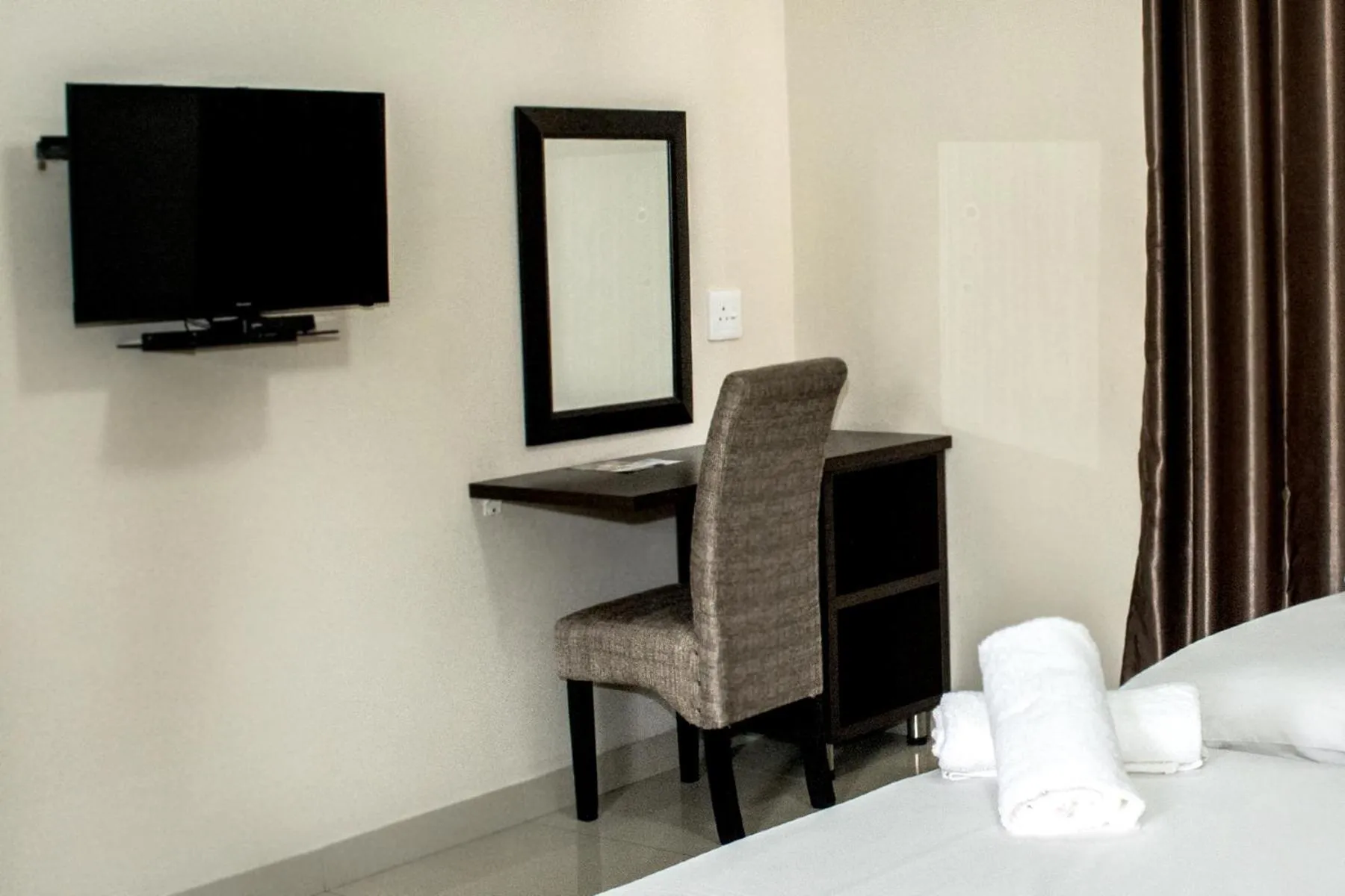 TV and multimedia, Bed in Bayside Hotel Pietermaritzburg