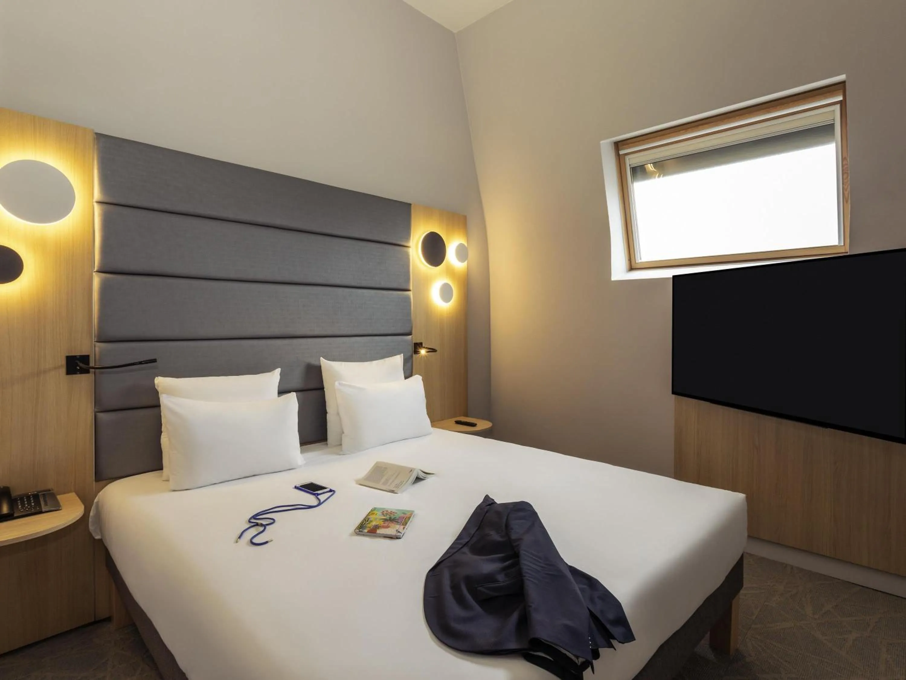 Bedroom, Bed in Novotel Brussels Centre Midi