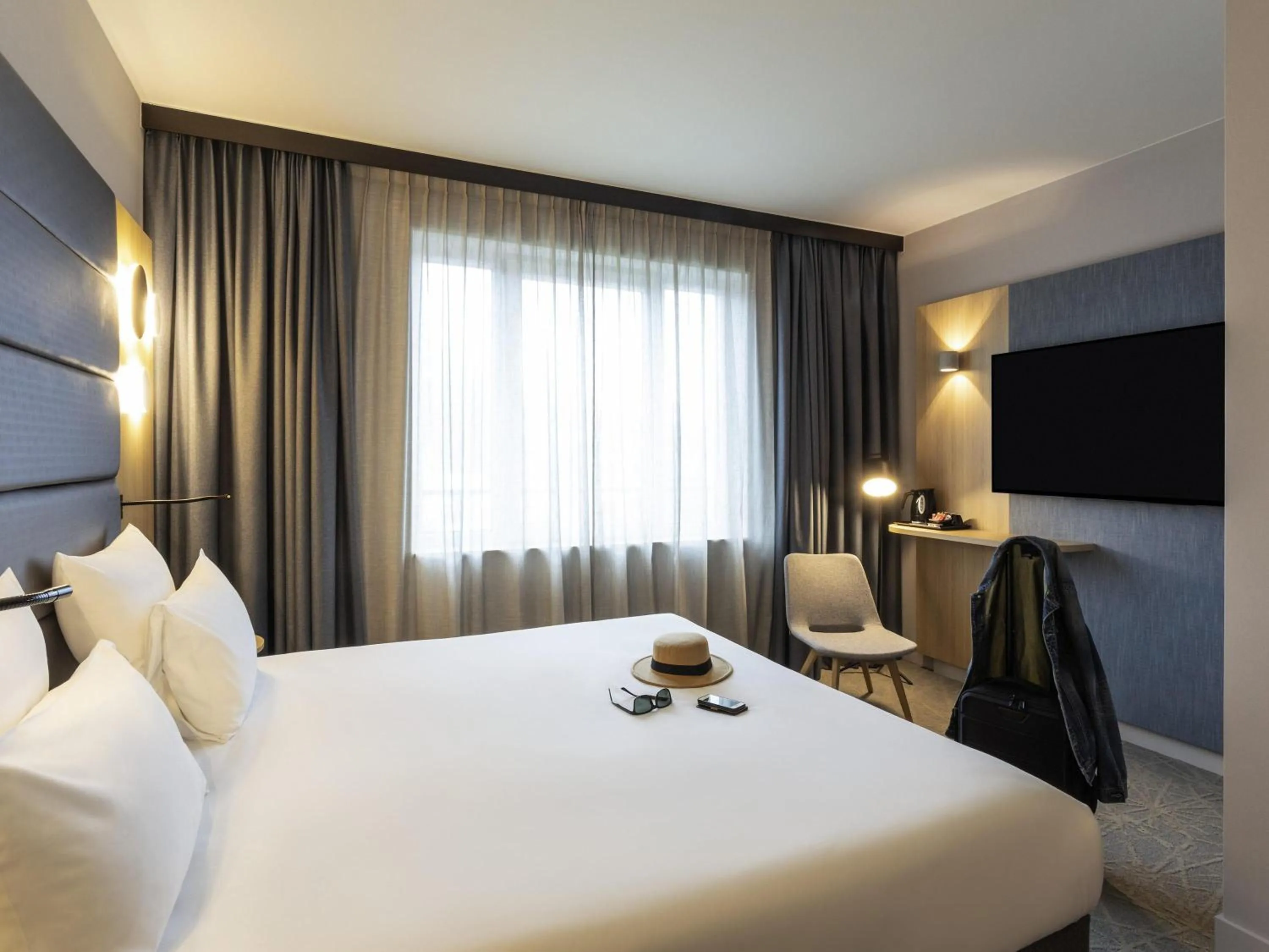 Bedroom, Bed in Novotel Brussels Centre Midi