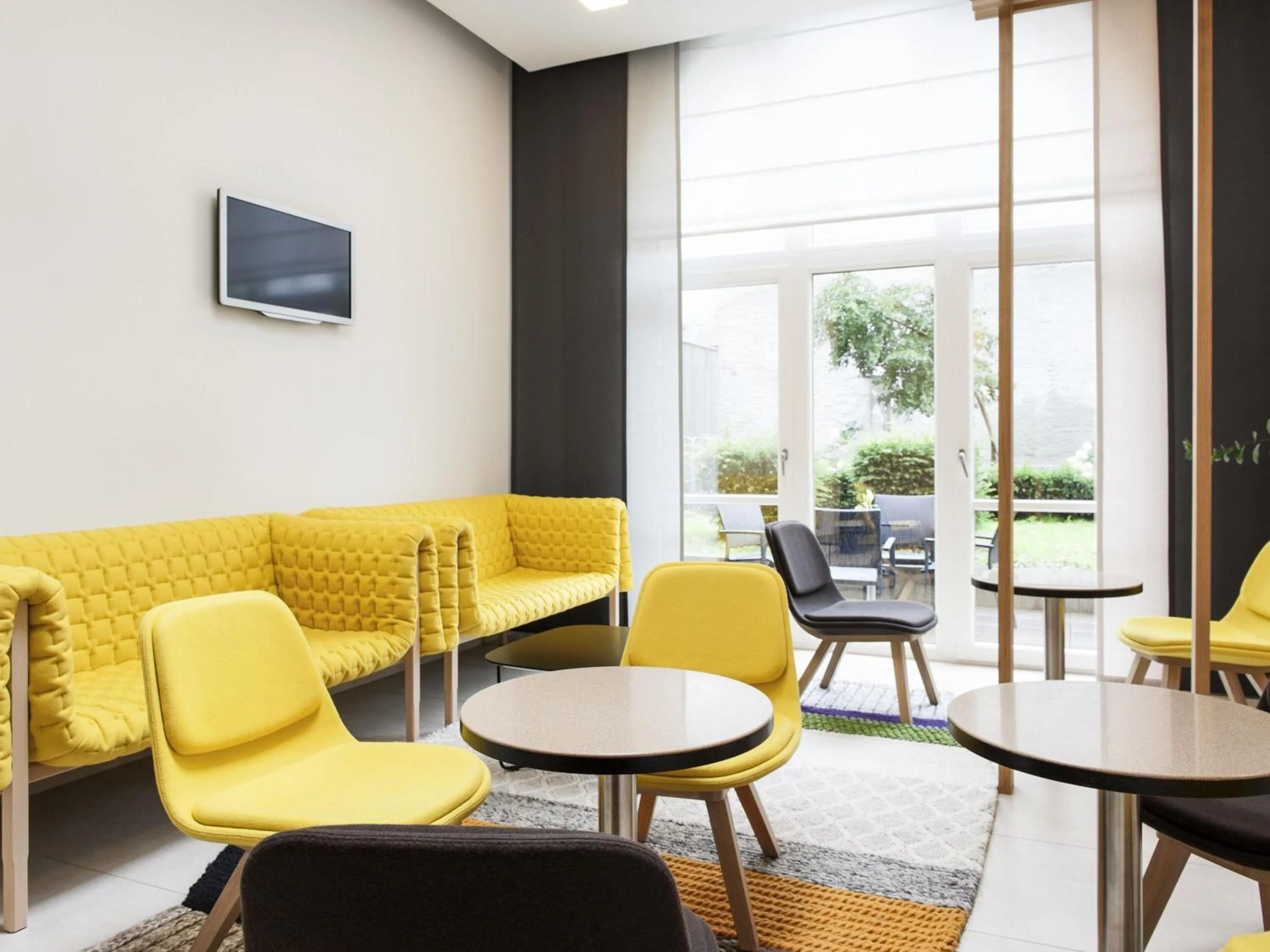 Lounge or bar in Novotel Brussels Centre Midi