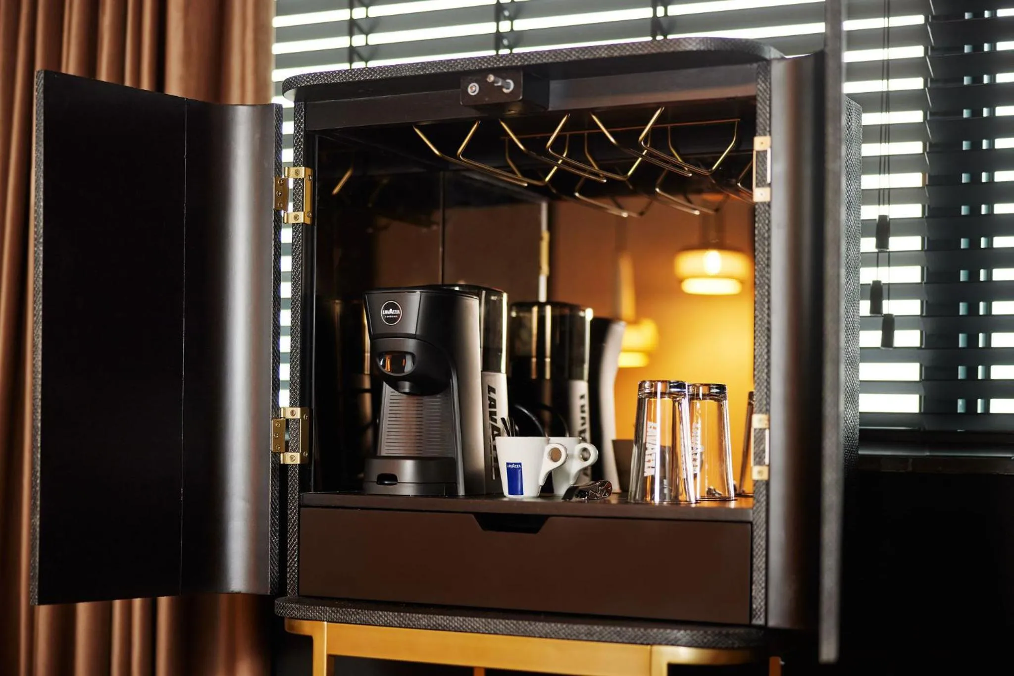 Coffee/tea facilities in The James Rotterdam