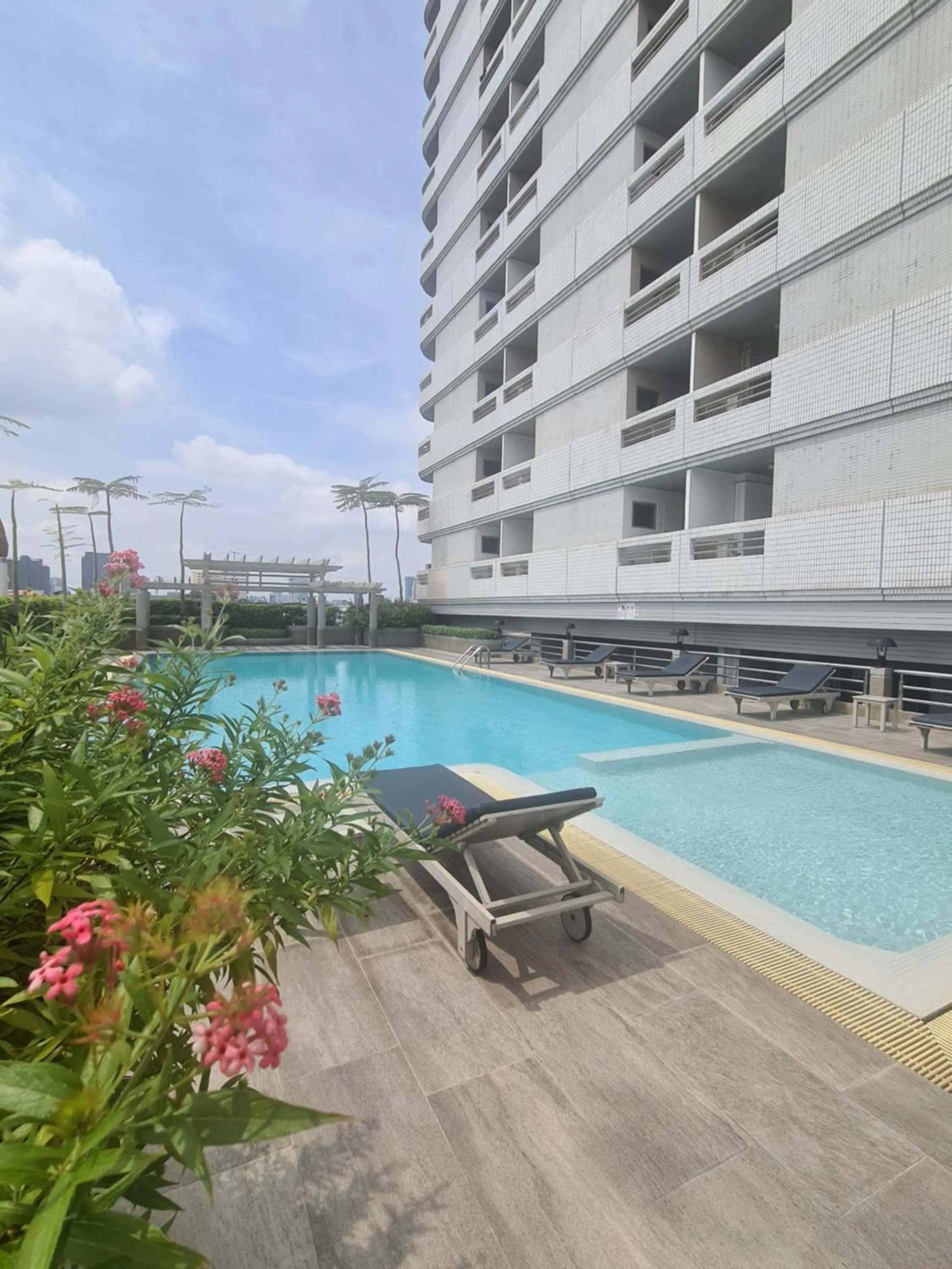 Swimming pool in BU Place Hotel