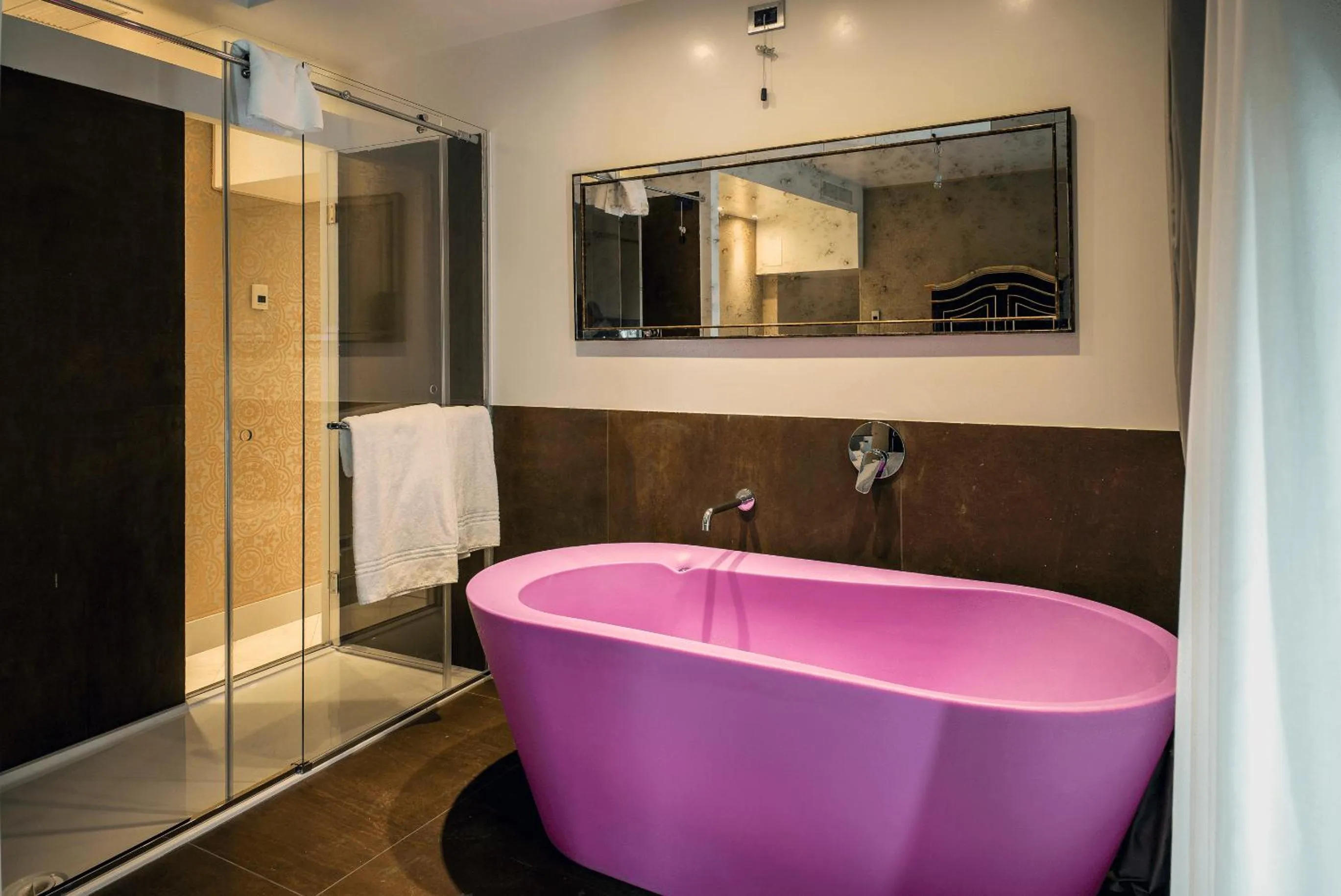 Bathroom in Locanda Leon Bianco on the Grand Canal