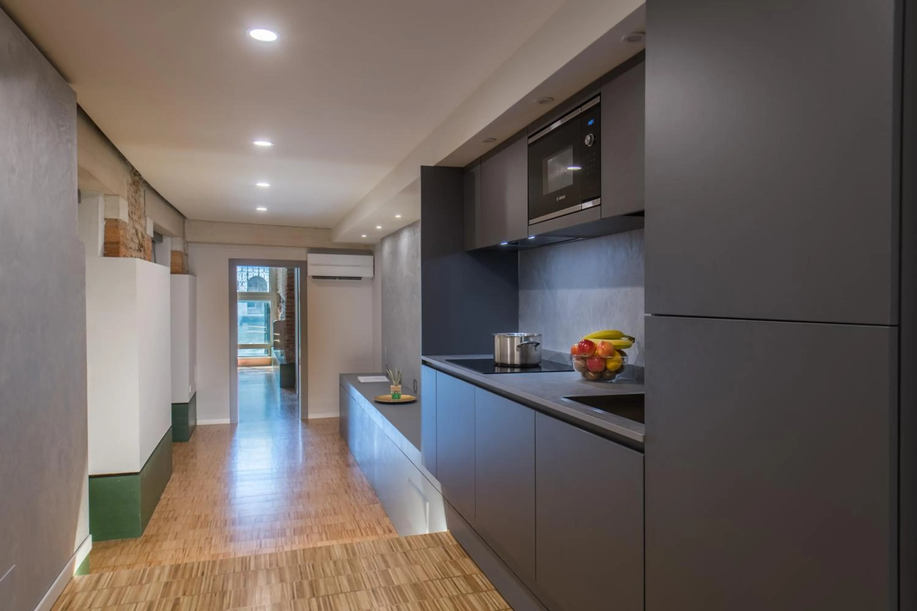 Kitchen or kitchenette in Locanda Leon Bianco on the Grand Canal