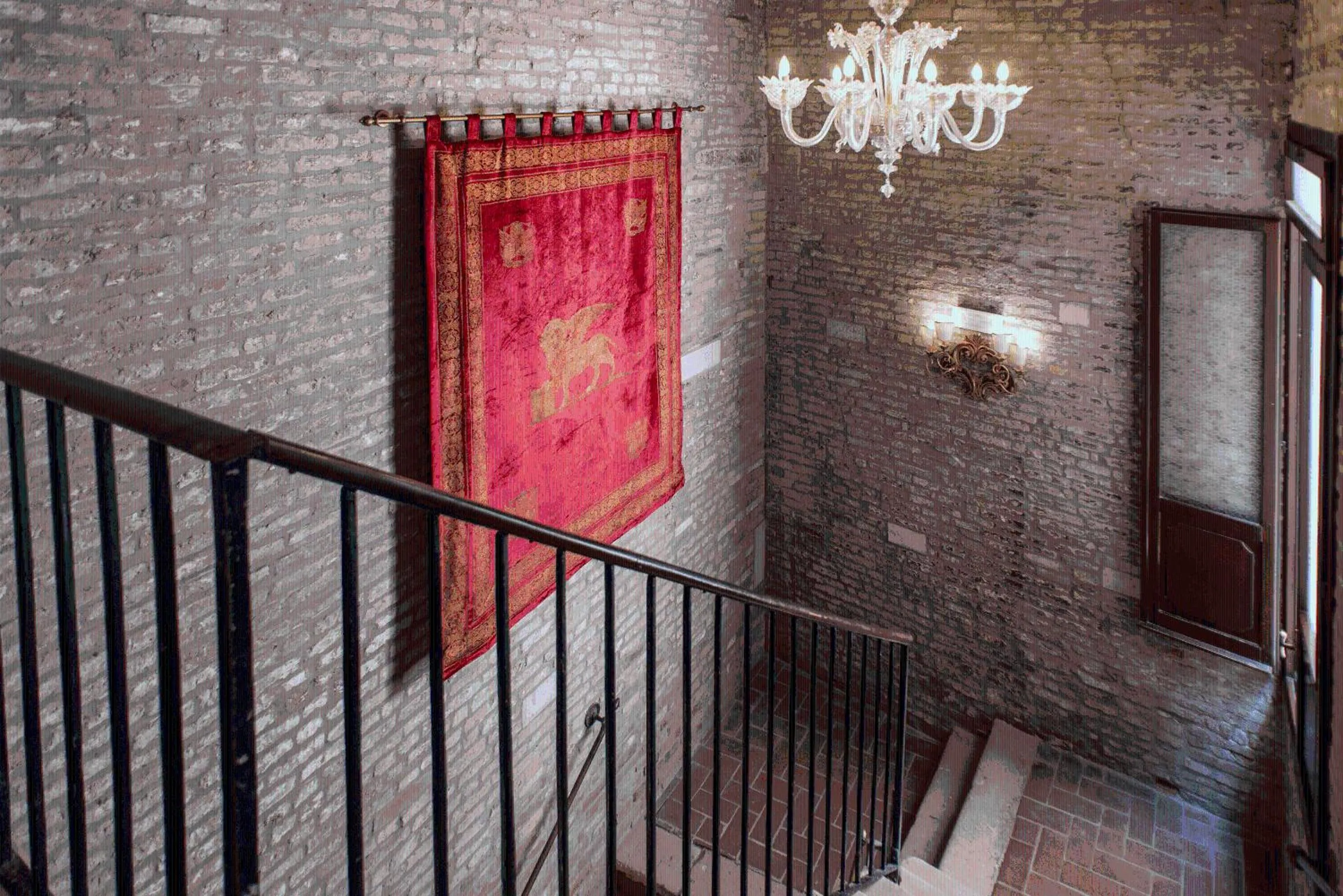 Facade/entrance in Locanda Leon Bianco on the Grand Canal