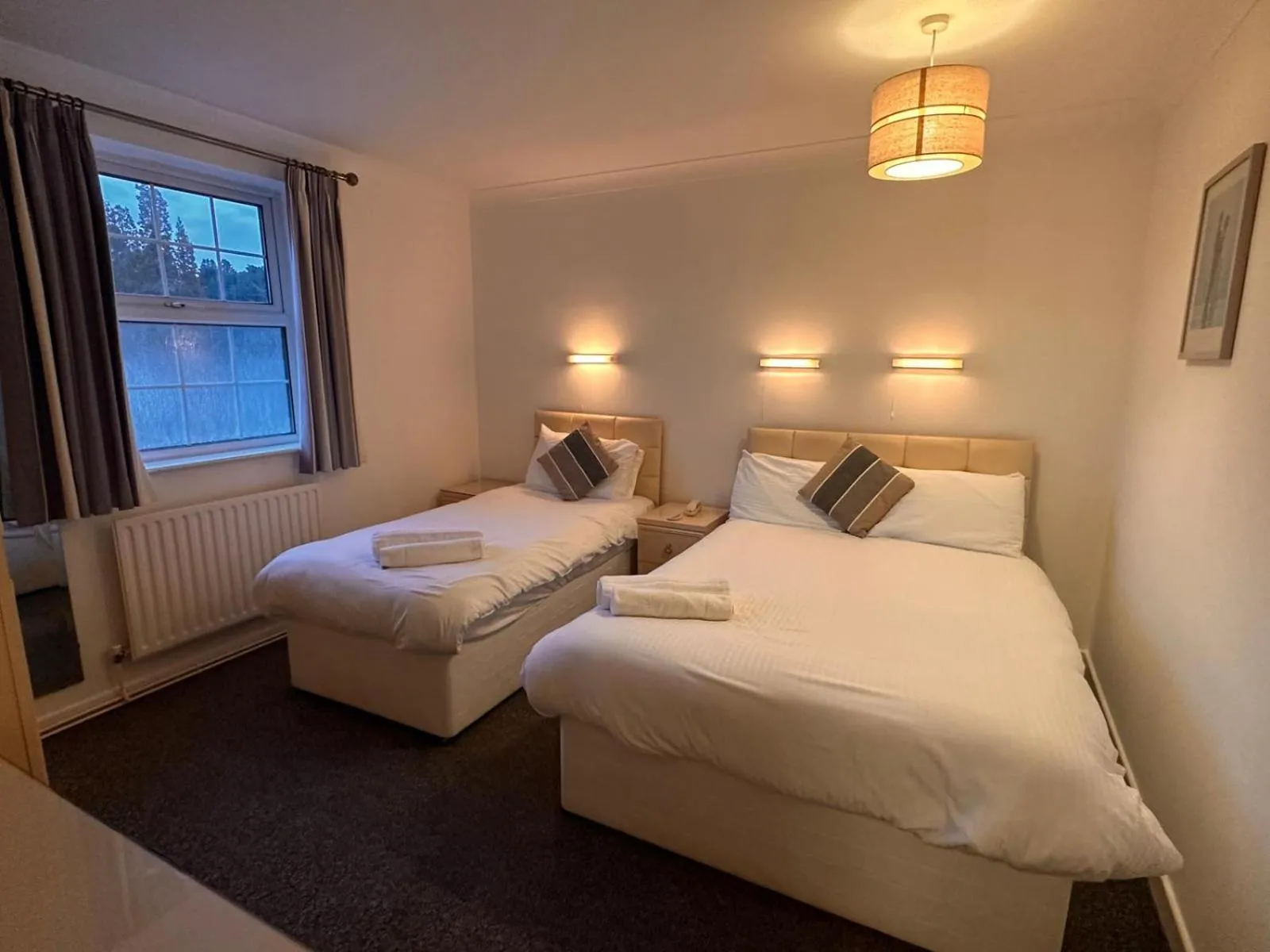 Bed in Pine Lodge Hotel & Restaurant Mansfield