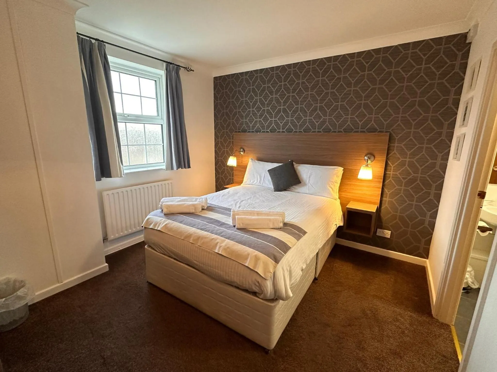 Photo of the whole room, Bed in Pine Lodge Hotel & Restaurant Mansfield