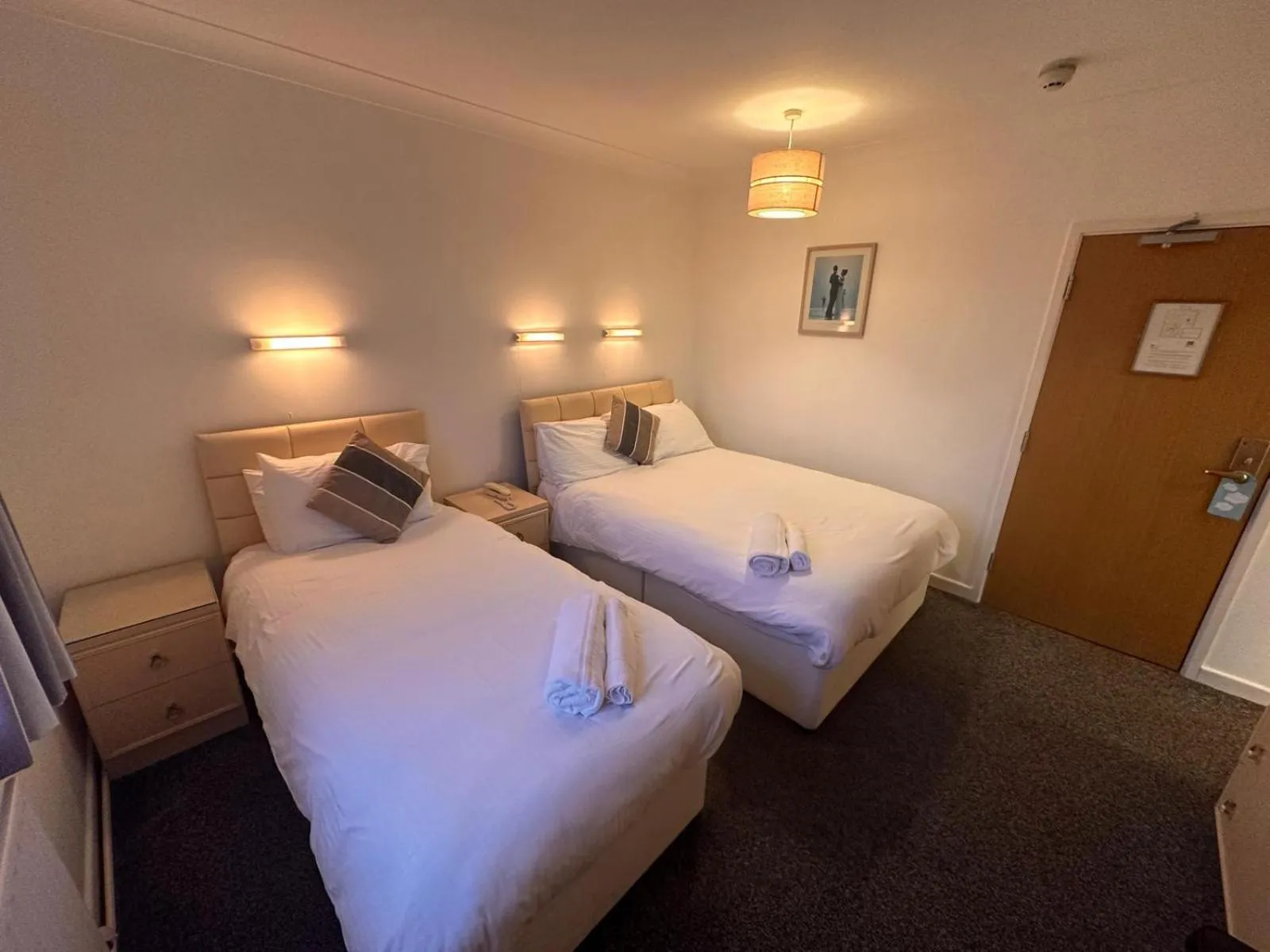 Bed in Pine Lodge Hotel & Restaurant Mansfield