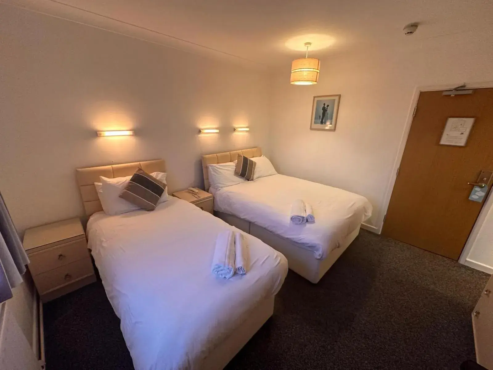 Family Room (2 Adults + 1 Child) in 281 Restaurant and Rooms Family Room (2 Adults + 1 Child) in 281 Restaurant and Rooms