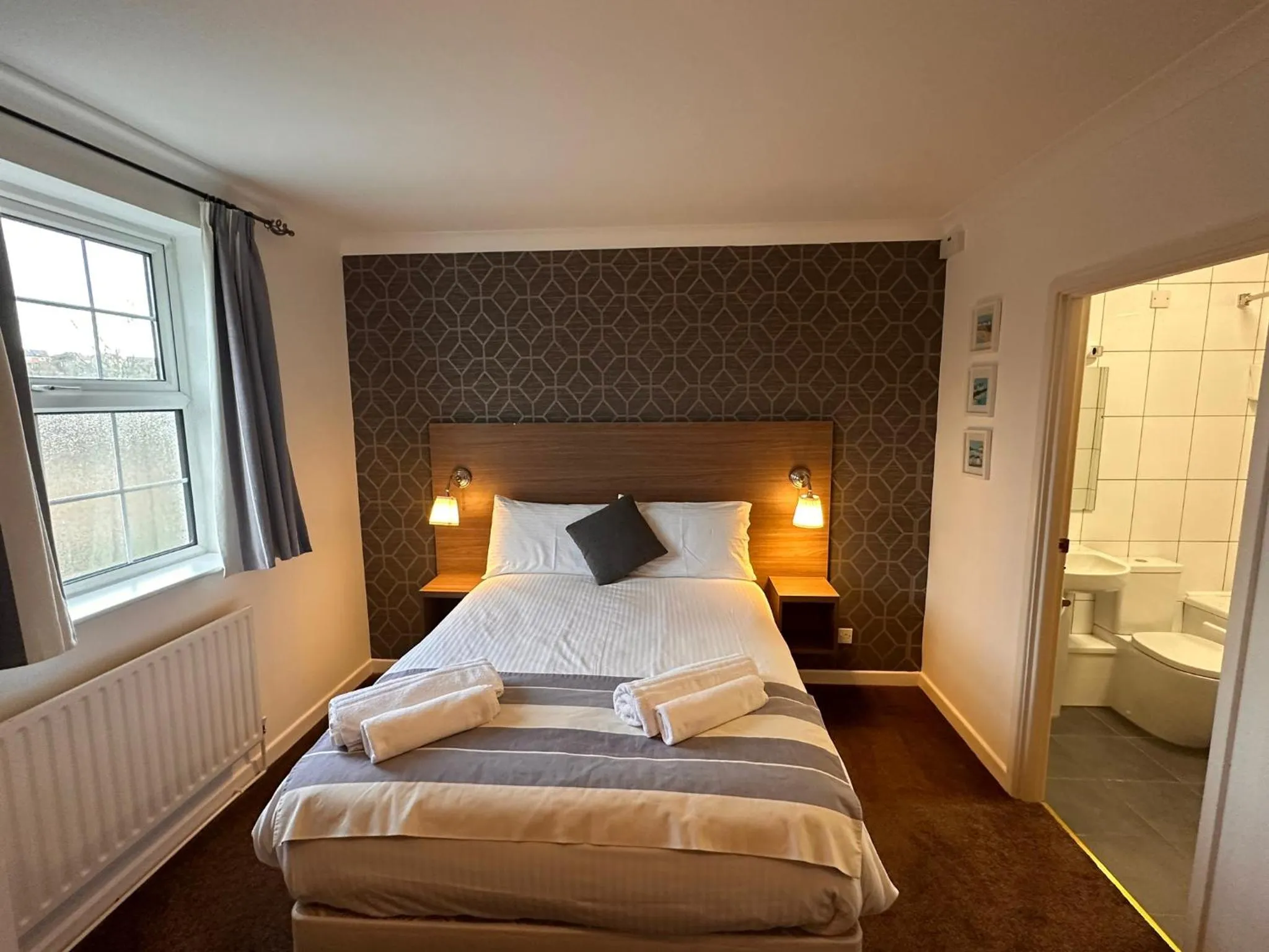 Bed in Pine Lodge Hotel & Restaurant Mansfield