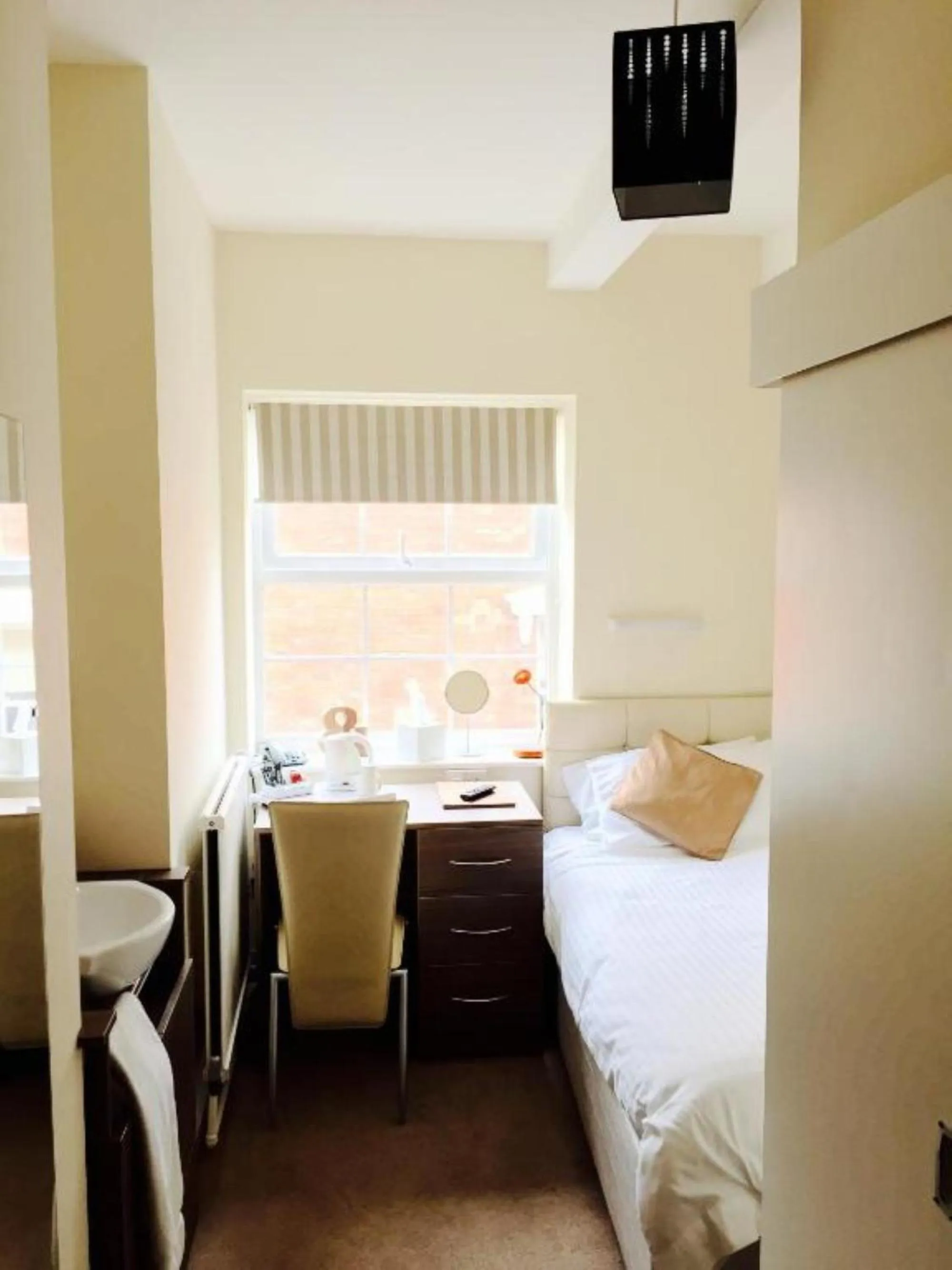 Bed in Pine Lodge Hotel & Restaurant Mansfield