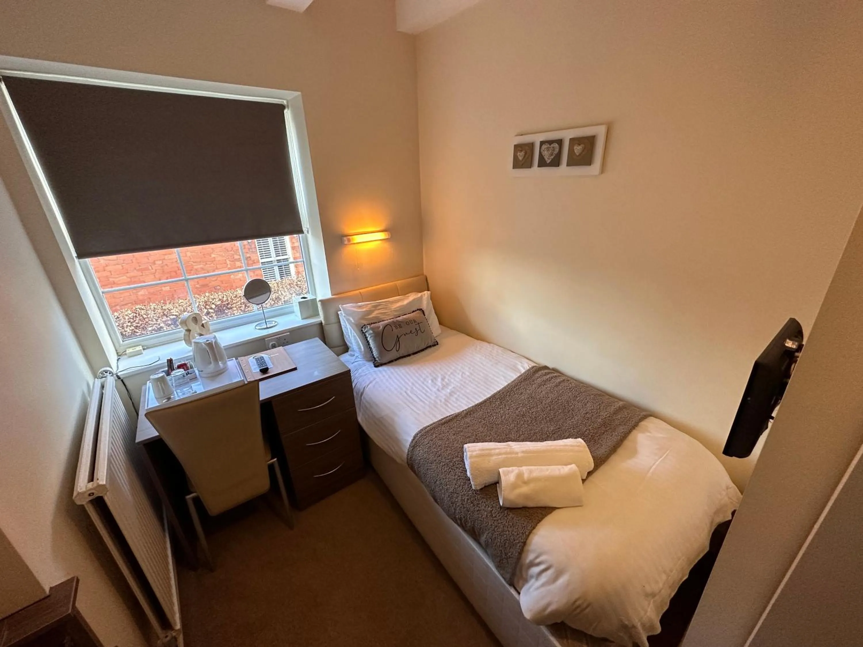 Bed in Pine Lodge Hotel & Restaurant Mansfield