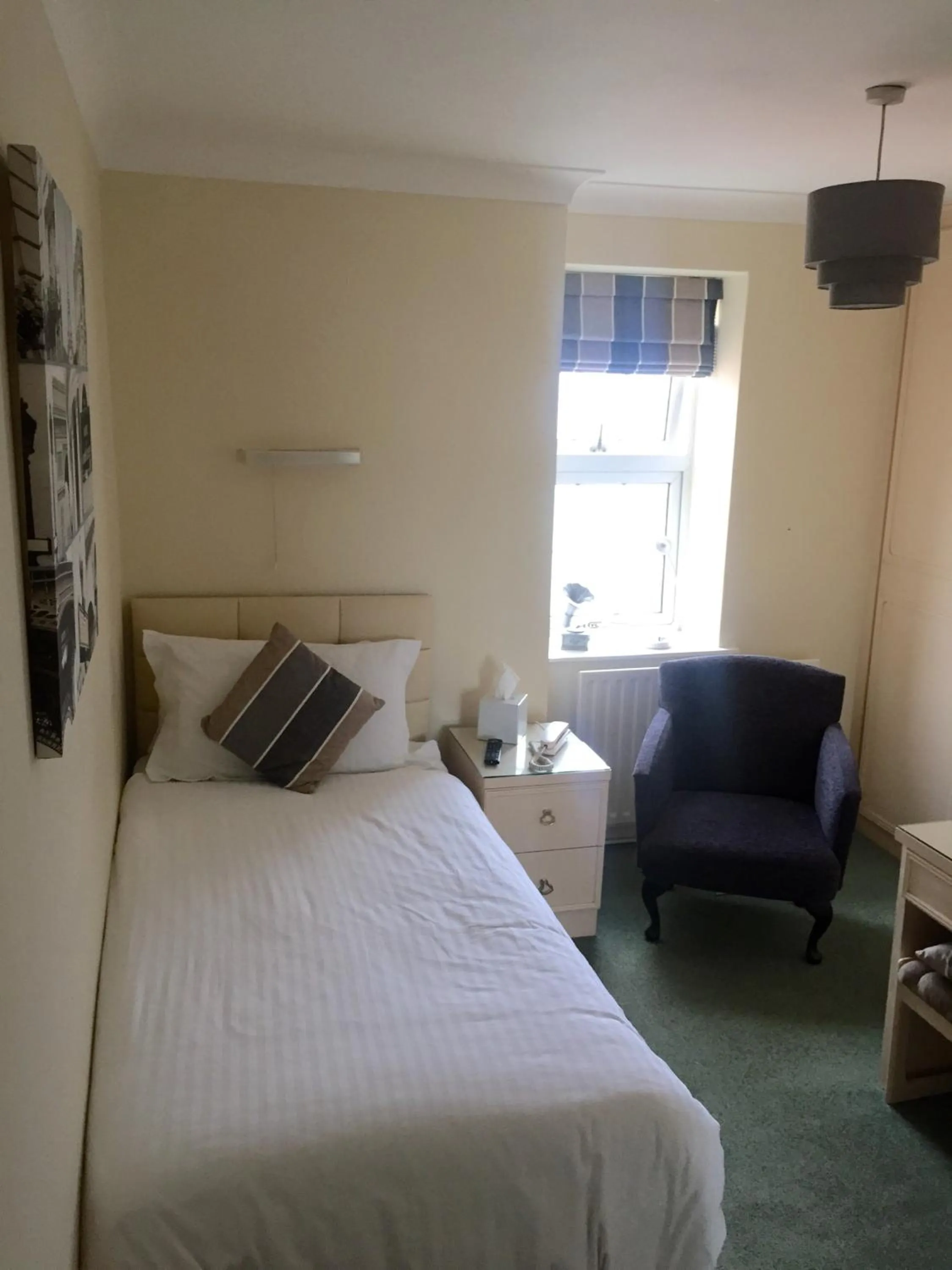 Bed in Pine Lodge Hotel & Restaurant Mansfield