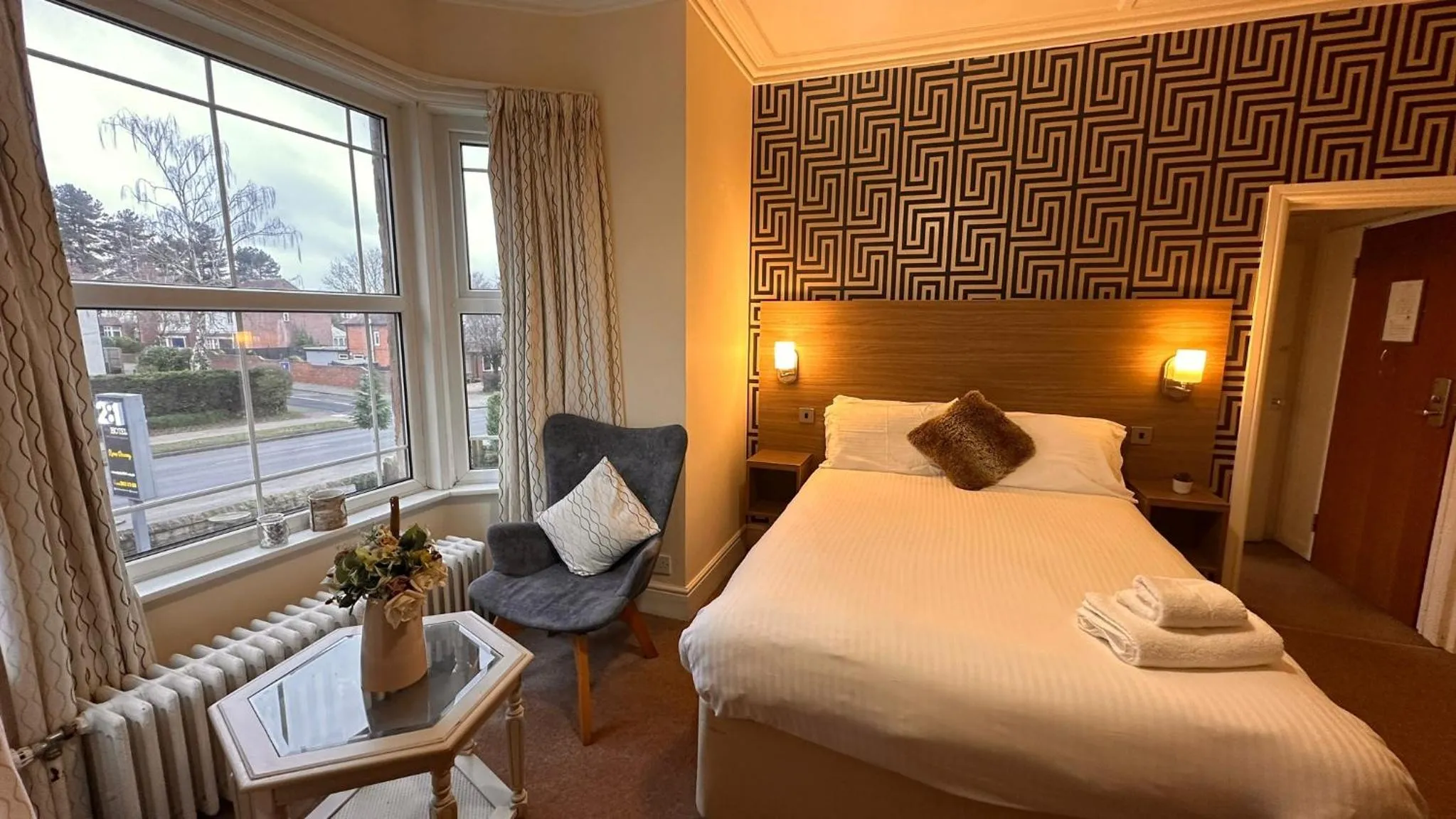 Photo of the whole room, Bed in Pine Lodge Hotel & Restaurant Mansfield