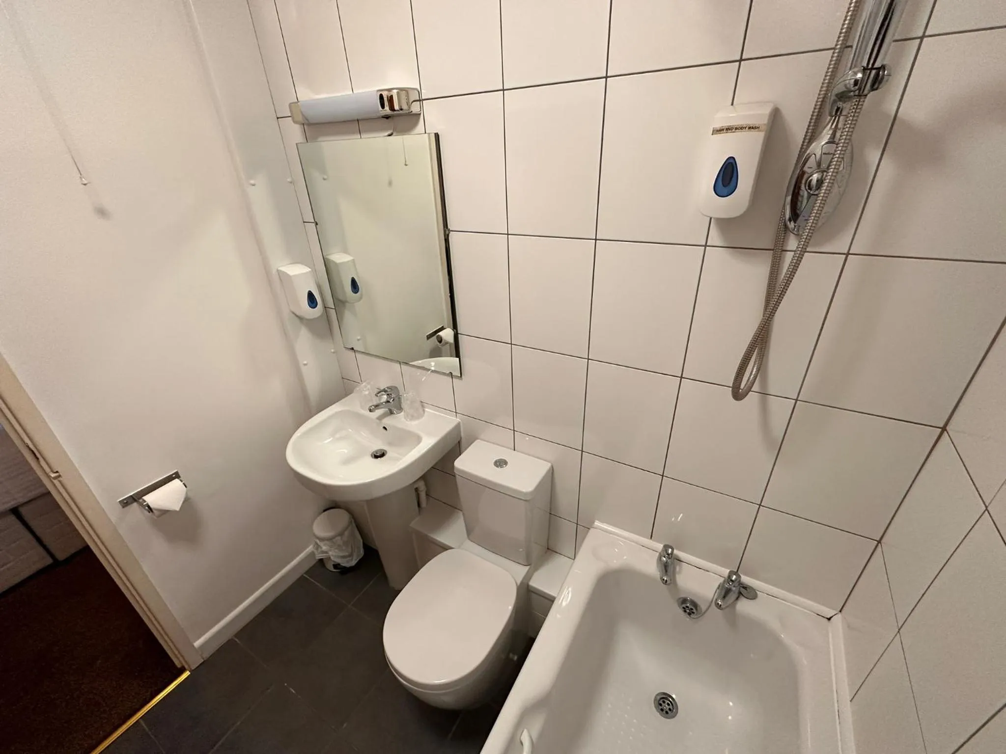 Shower in Pine Lodge Hotel & Restaurant Mansfield