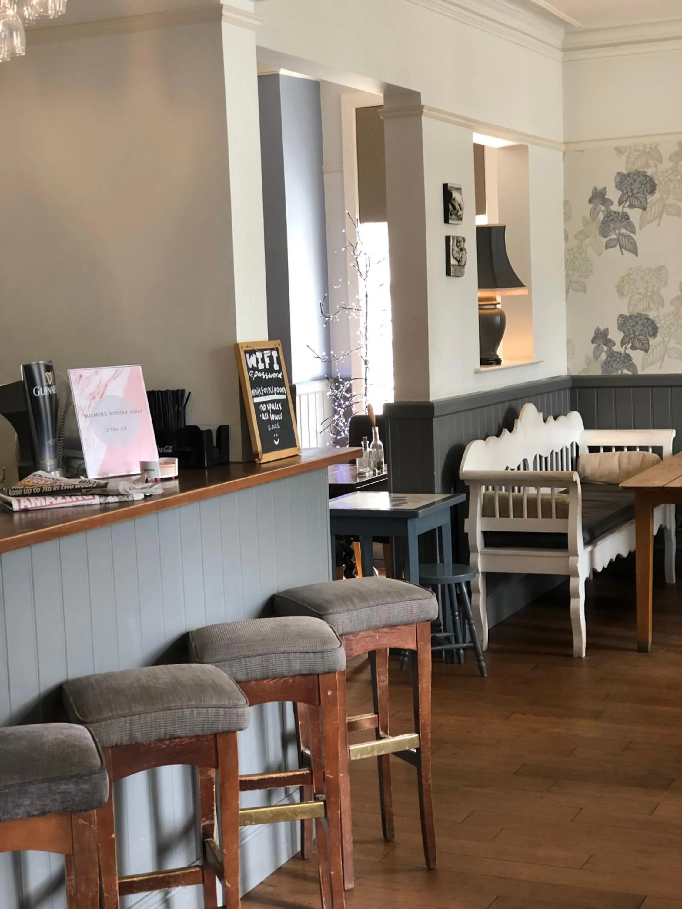 Restaurant/places to eat in Pine Lodge Hotel & Restaurant Mansfield