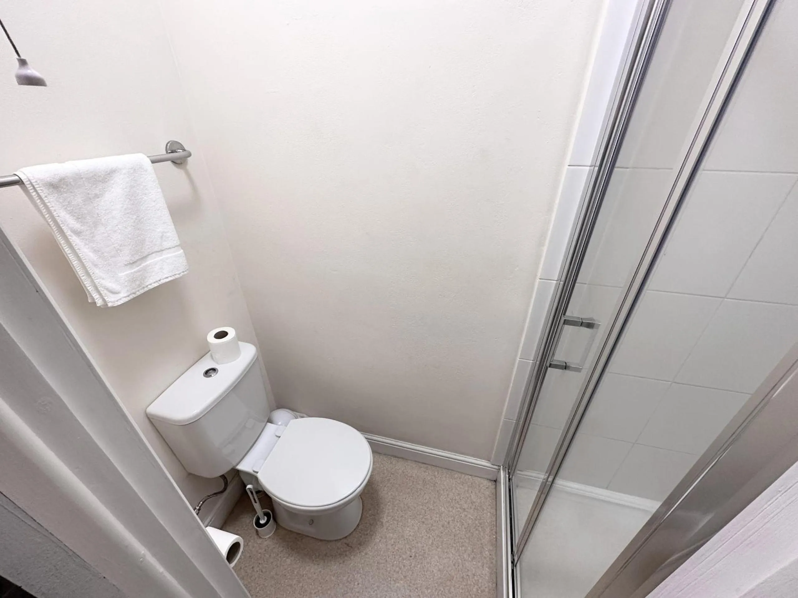 Toilet in Pine Lodge Hotel & Restaurant Mansfield