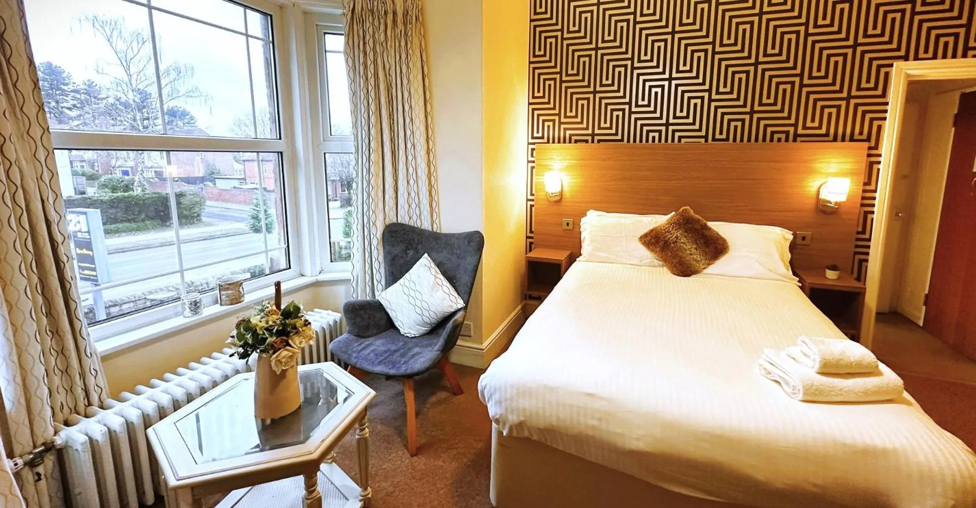 Bed in Pine Lodge Hotel & Restaurant Mansfield