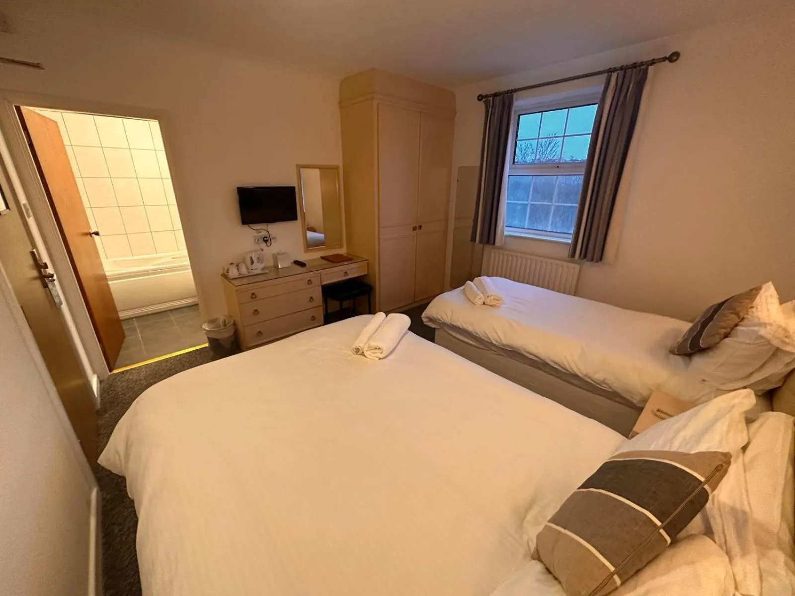 Bed in Pine Lodge Hotel & Restaurant Mansfield