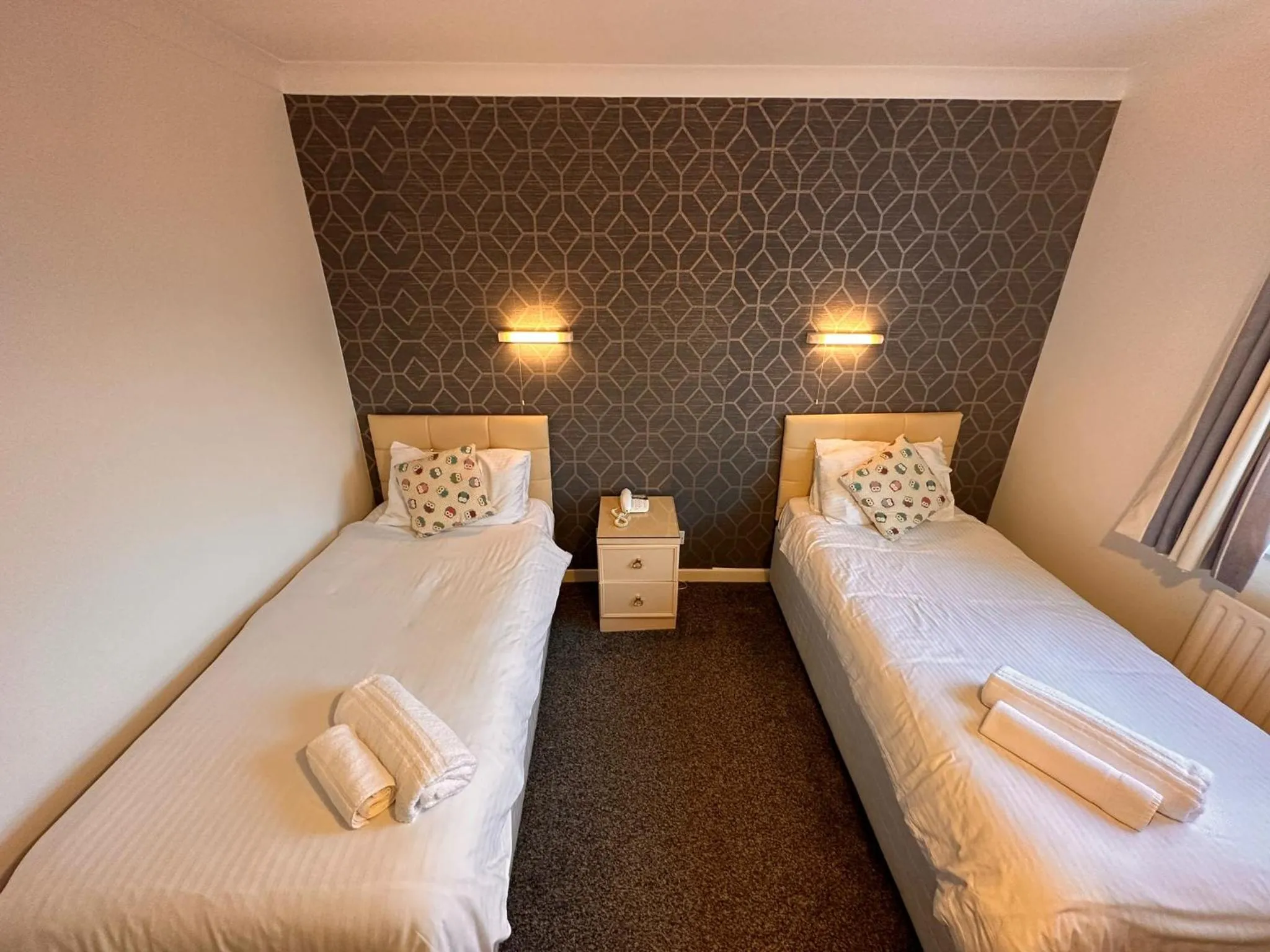 Bed in Pine Lodge Hotel & Restaurant Mansfield