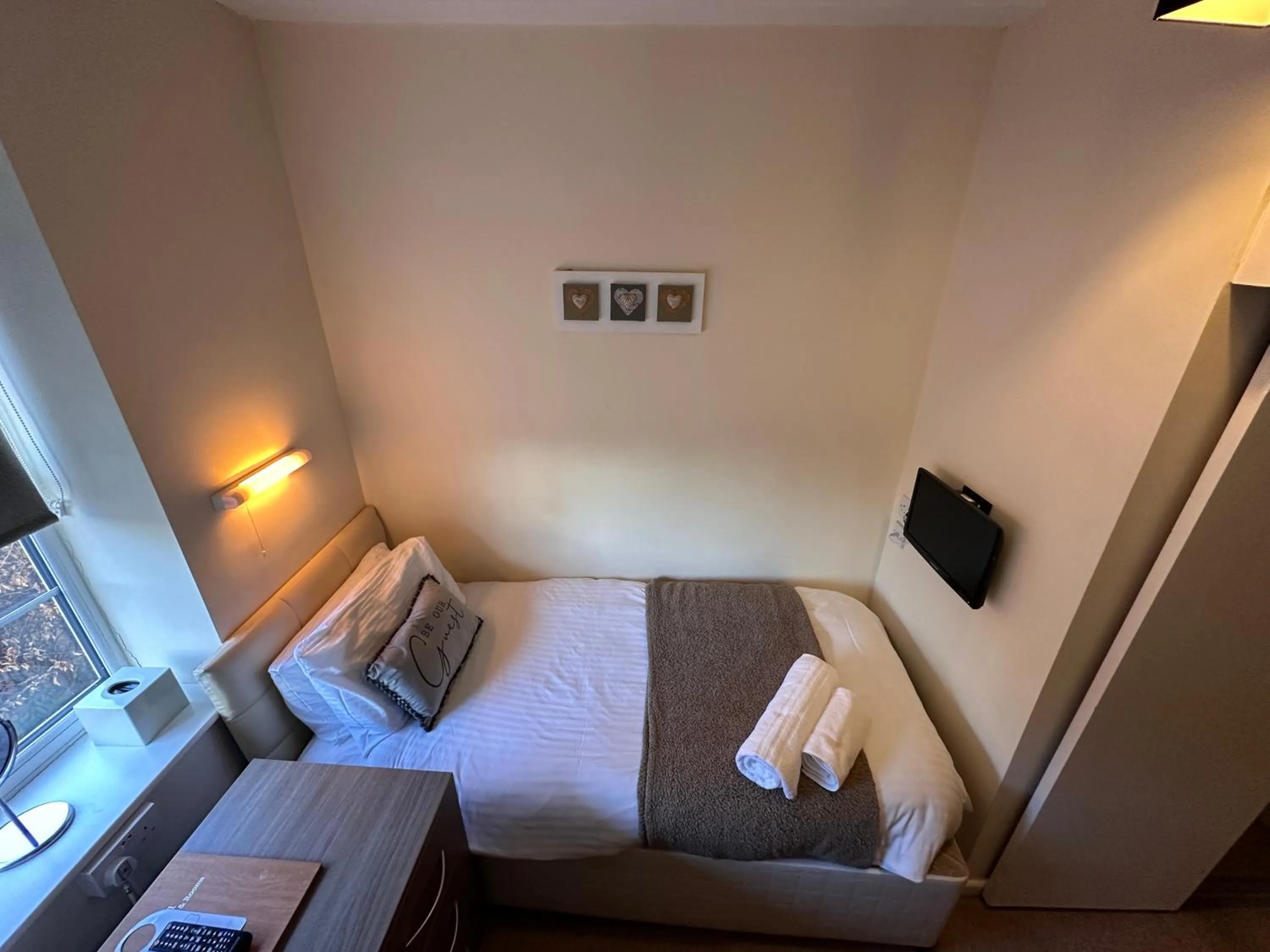 Bed in Pine Lodge Hotel & Restaurant Mansfield