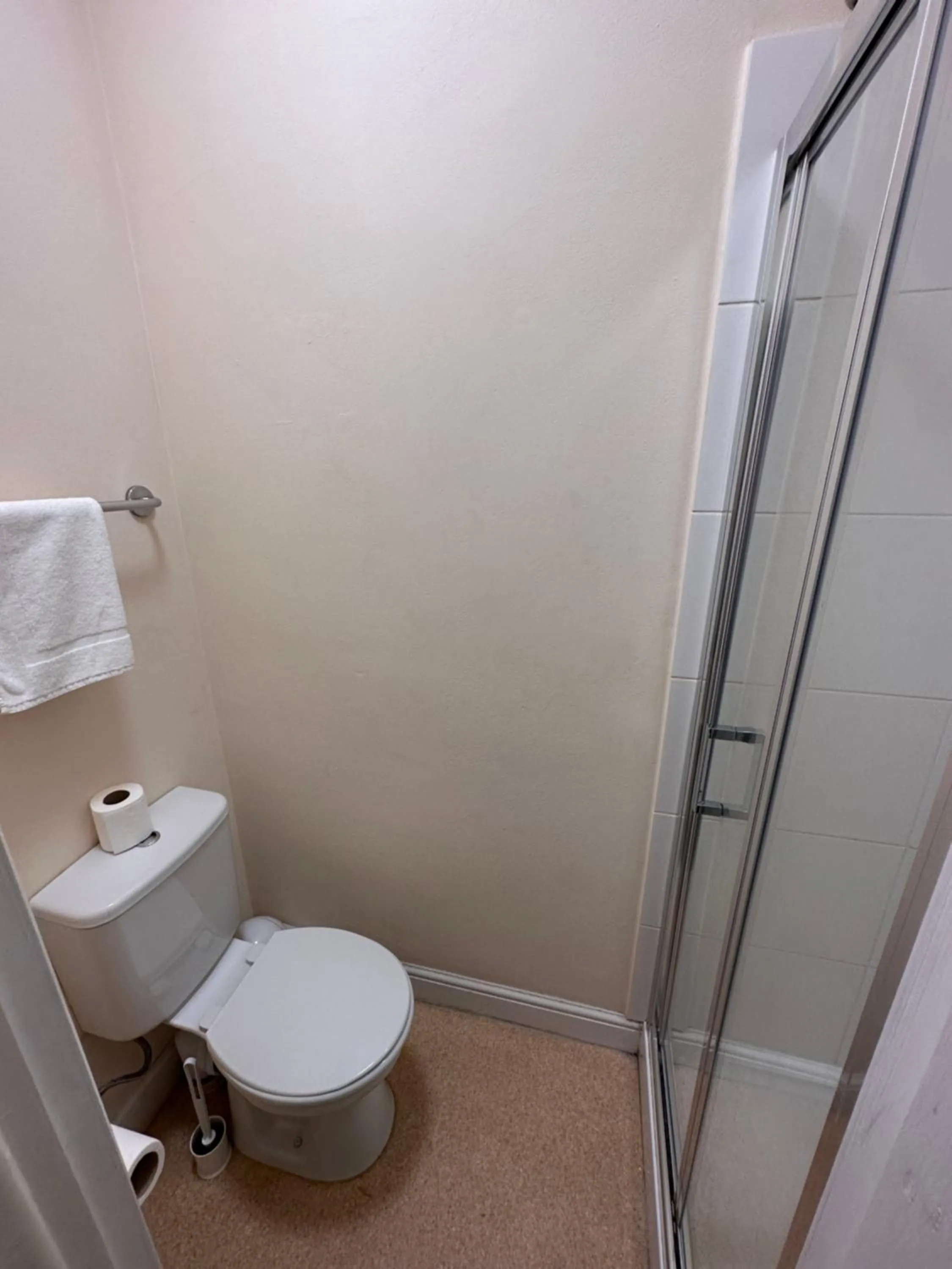 Shower in Pine Lodge Hotel & Restaurant Mansfield