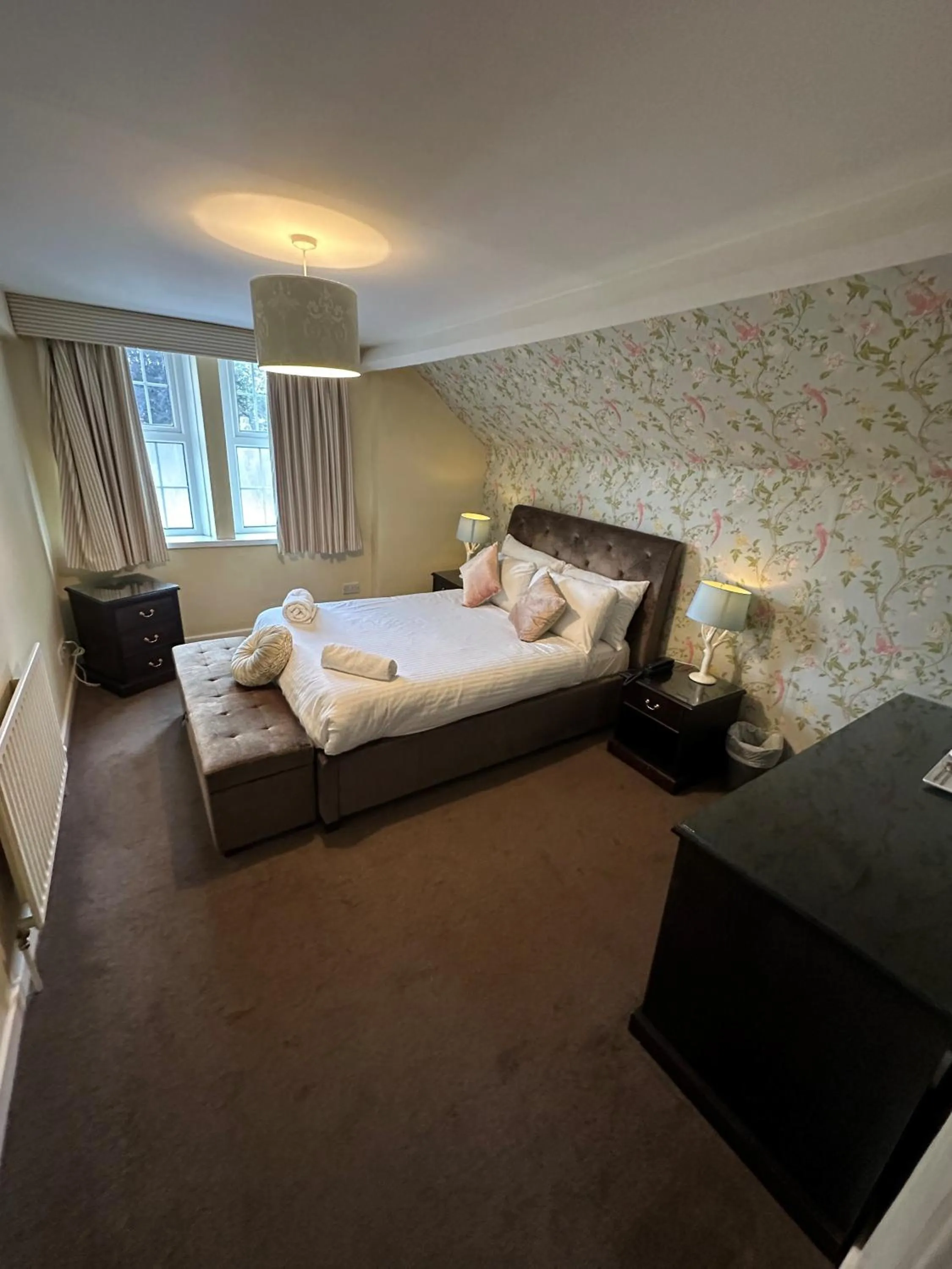 Bedroom, Bed in Pine Lodge Hotel & Restaurant Mansfield