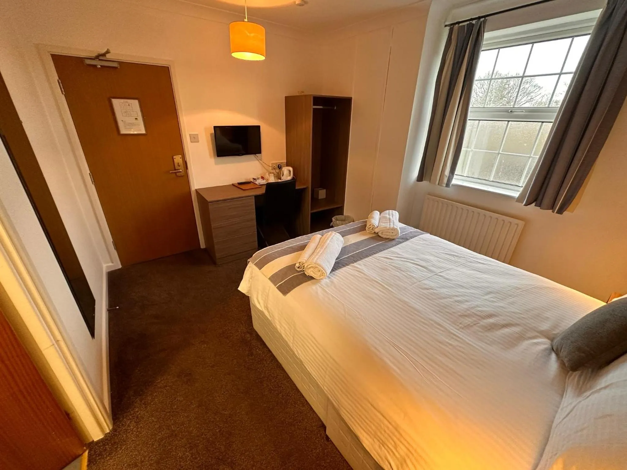 Bed in Pine Lodge Hotel & Restaurant Mansfield