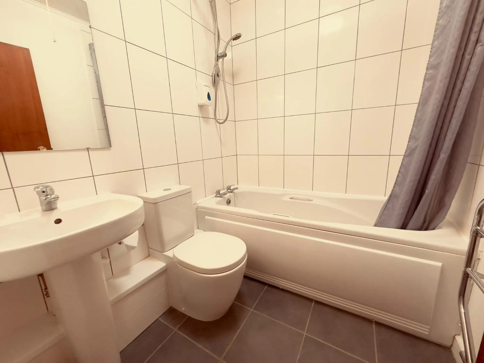 Shower in Pine Lodge Hotel & Restaurant Mansfield