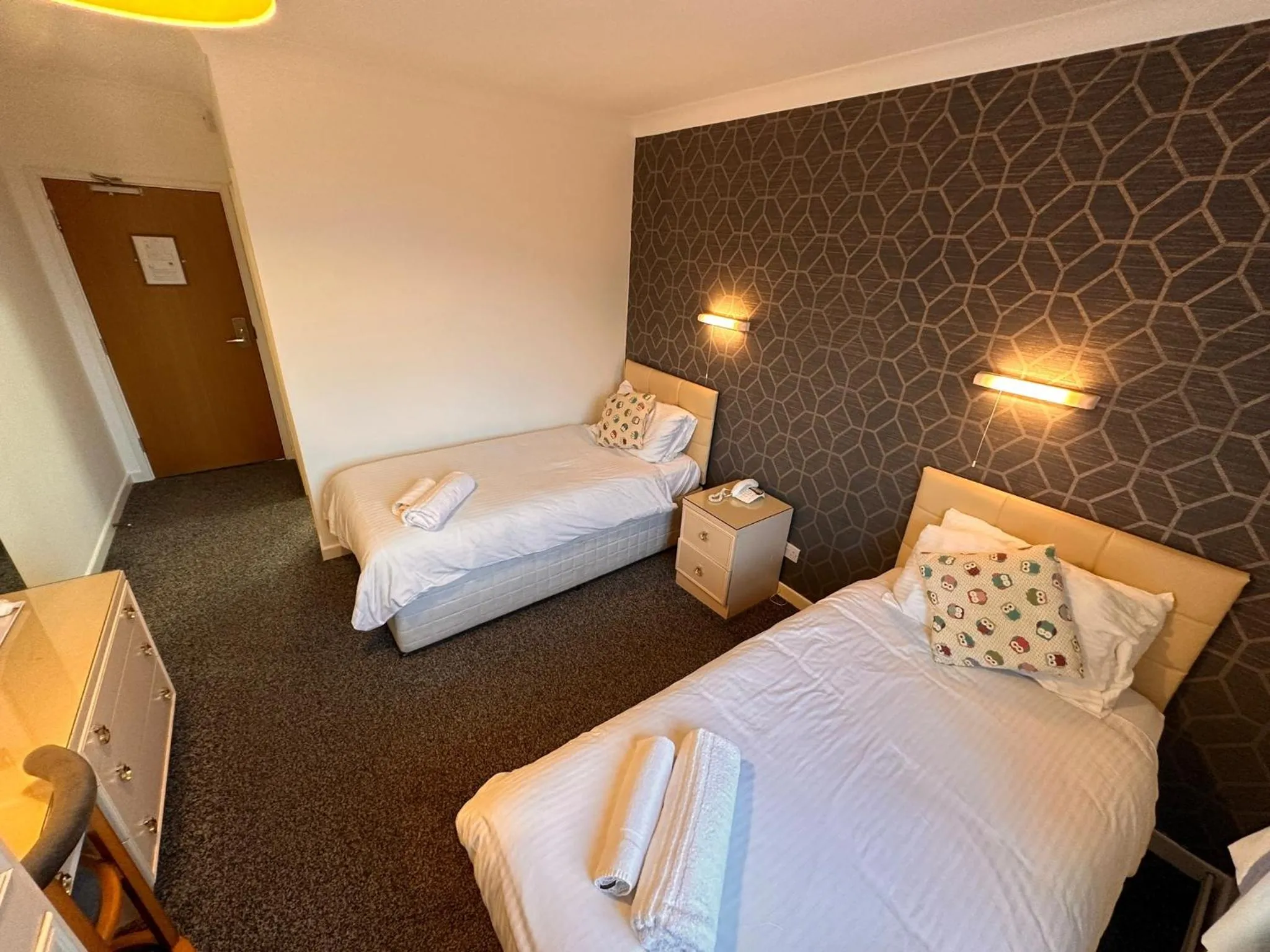 Photo of the whole room, Bed in Pine Lodge Hotel & Restaurant Mansfield