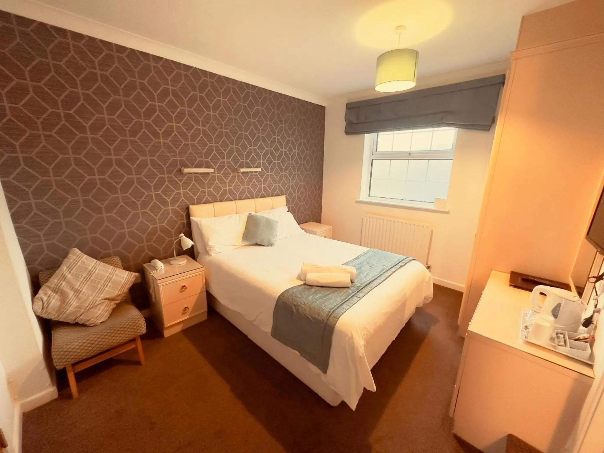 Bed in Pine Lodge Hotel & Restaurant Mansfield