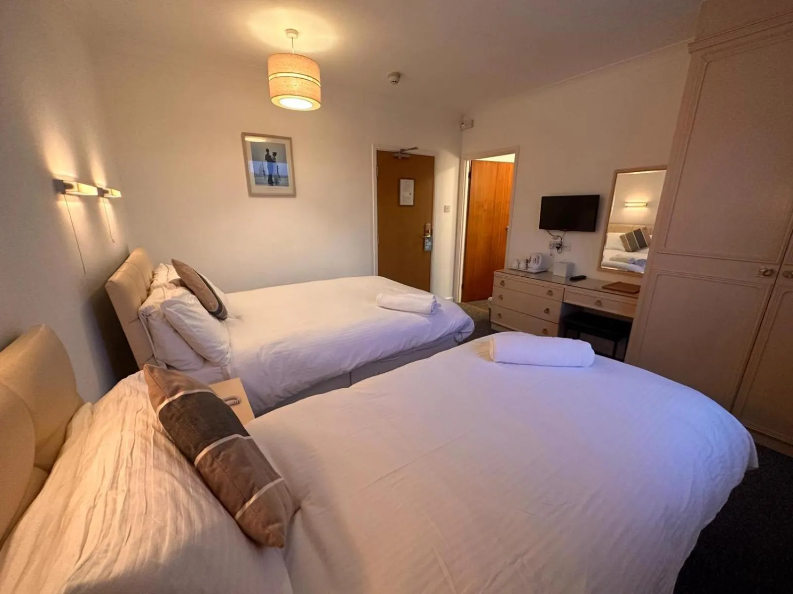 Bed in Pine Lodge Hotel & Restaurant Mansfield