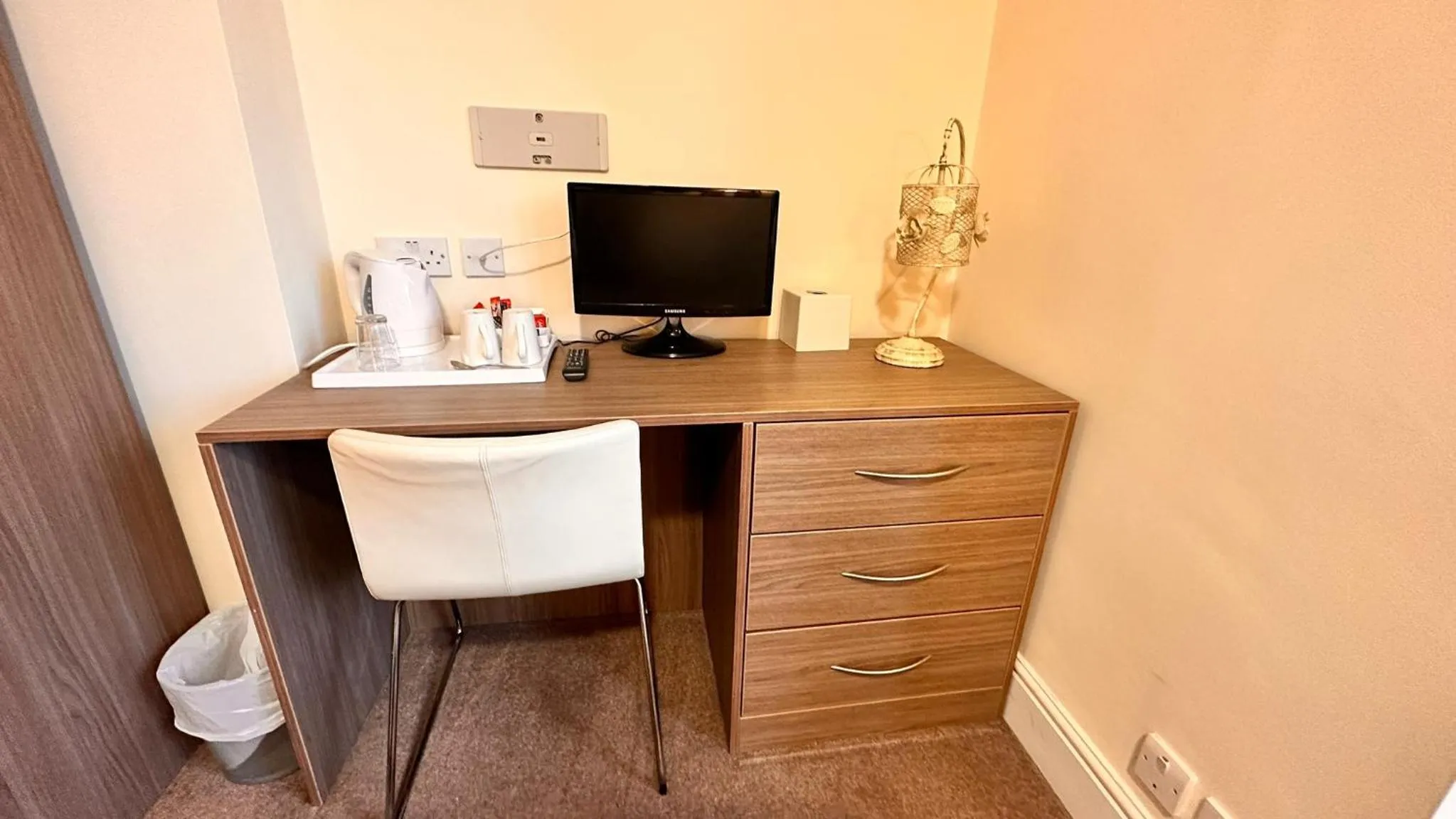 TV and multimedia in Pine Lodge Hotel & Restaurant Mansfield