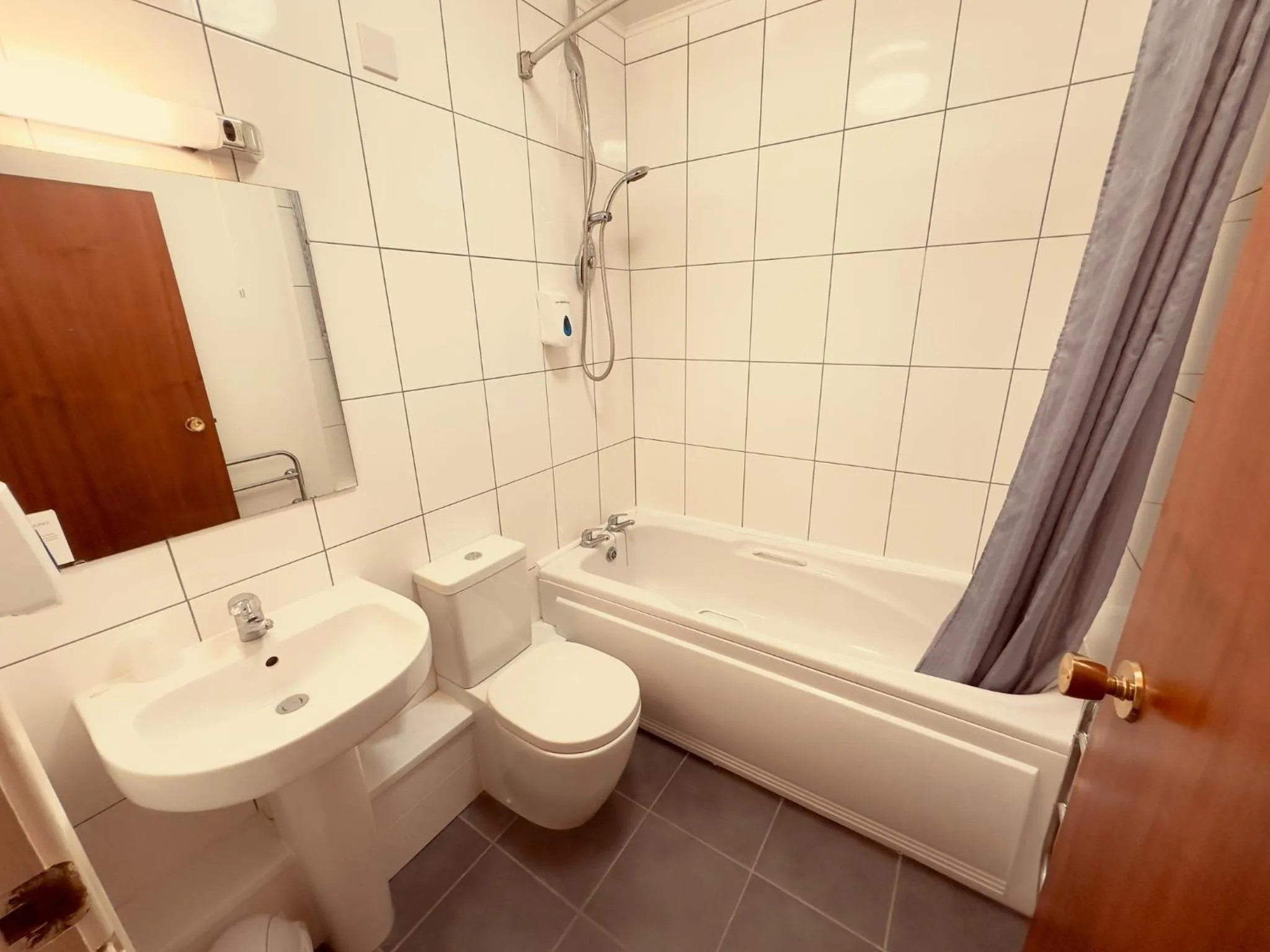 Toilet in Pine Lodge Hotel & Restaurant Mansfield