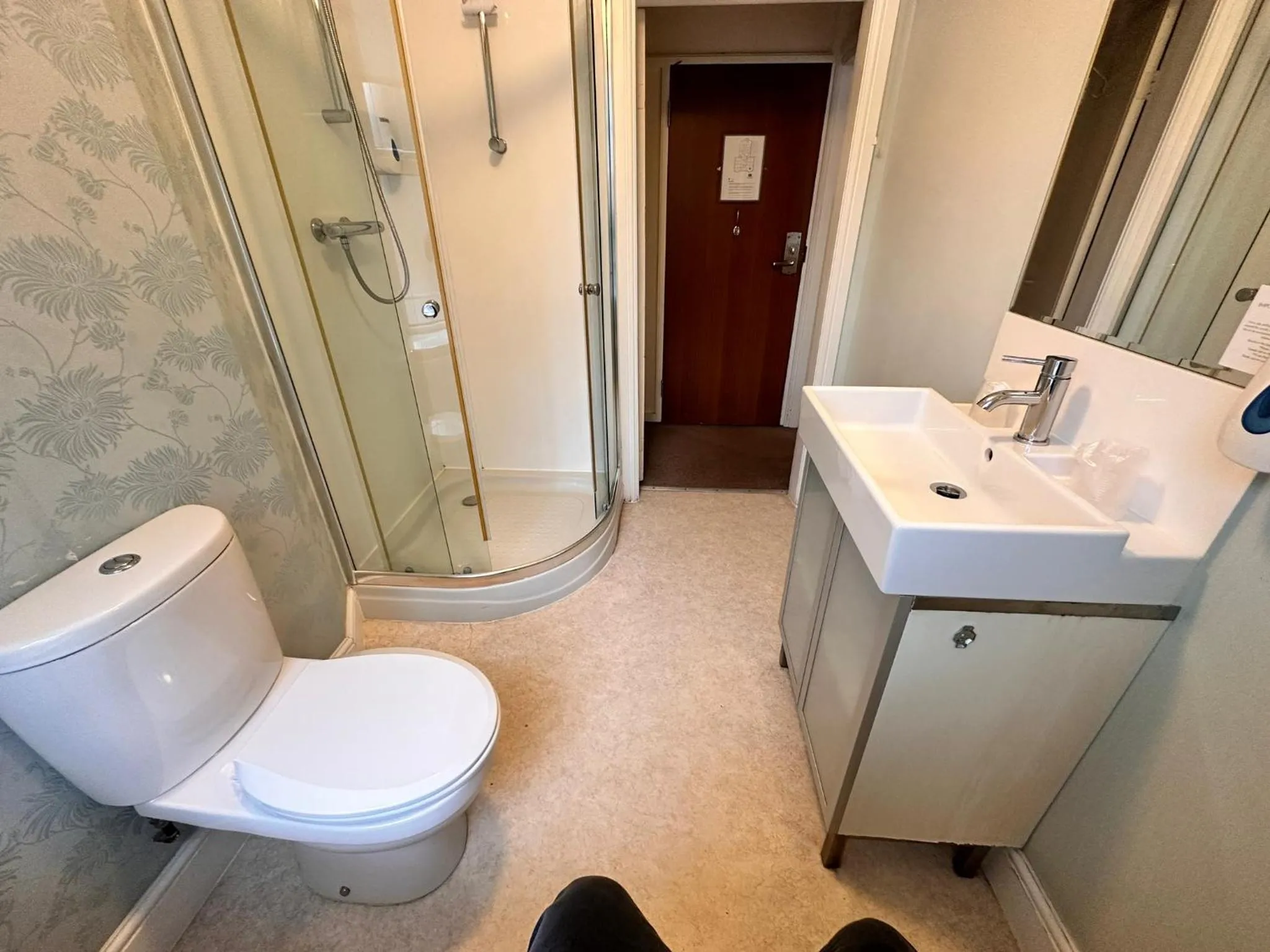 Bathroom in Pine Lodge Hotel & Restaurant Mansfield