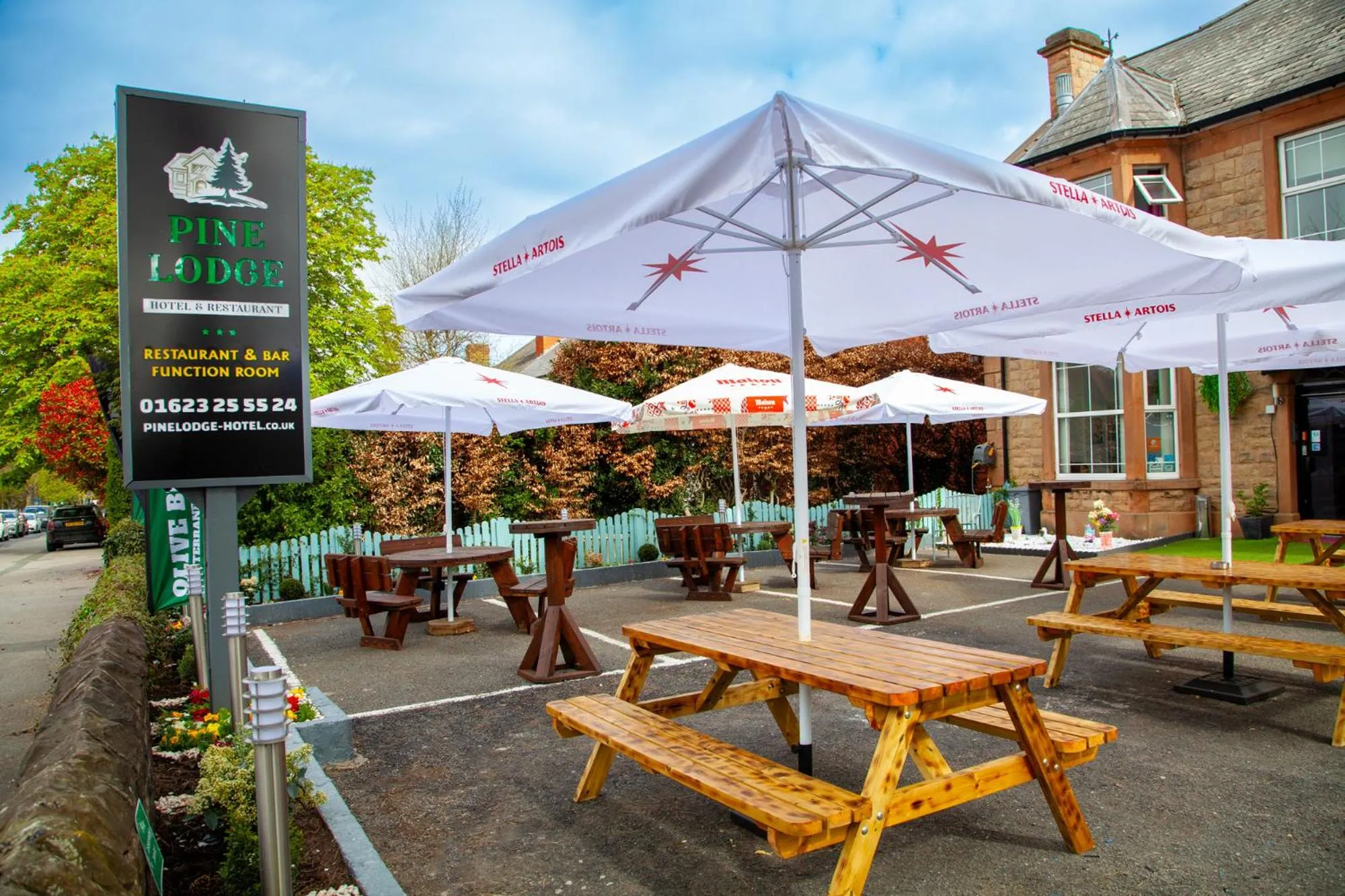 Property building in Pine Lodge Hotel & Restaurant Mansfield