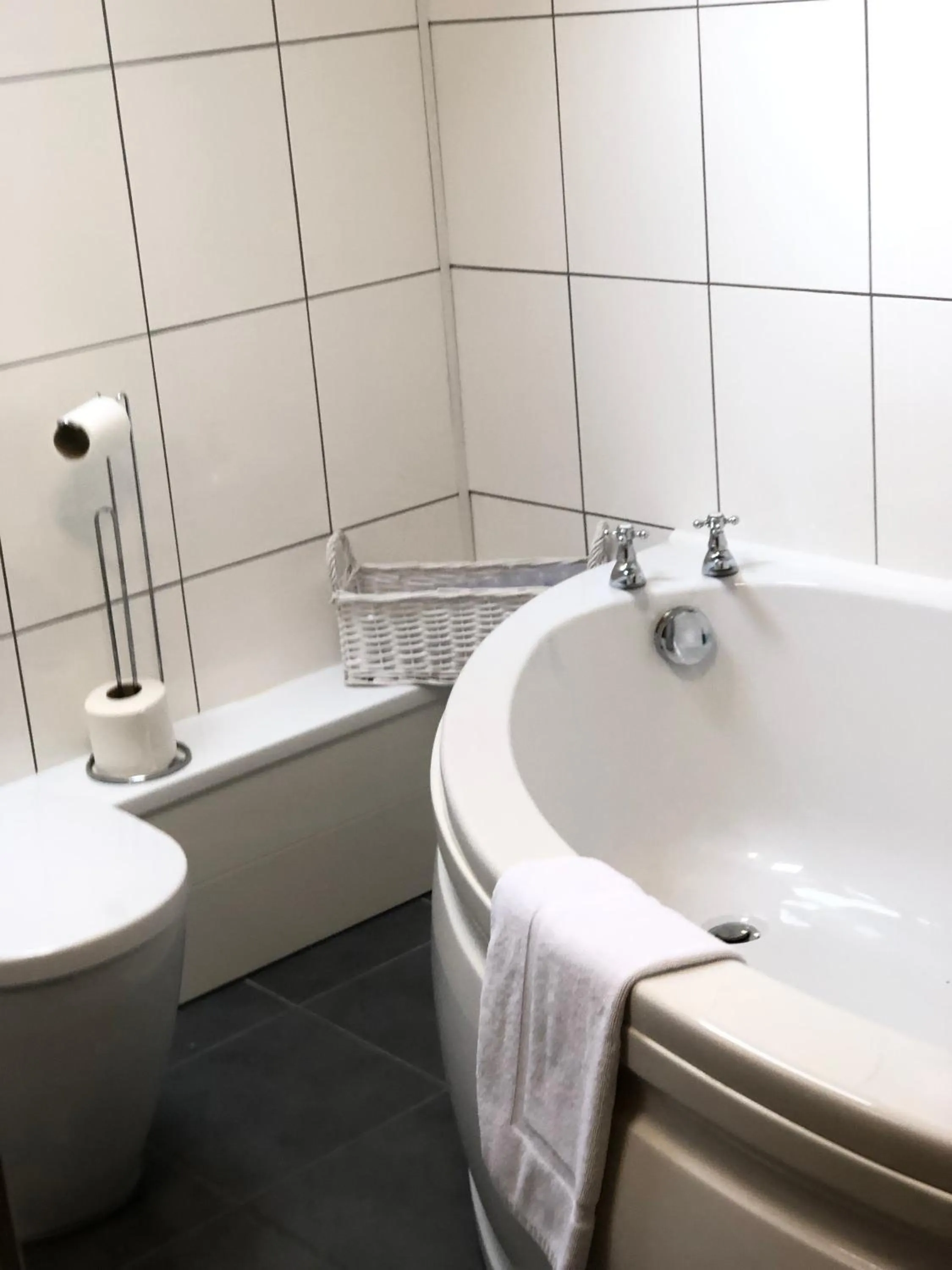 Bathroom in Pine Lodge Hotel & Restaurant Mansfield