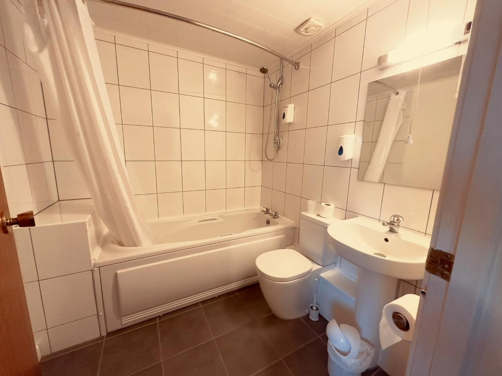 Toilet in Pine Lodge Hotel & Restaurant Mansfield