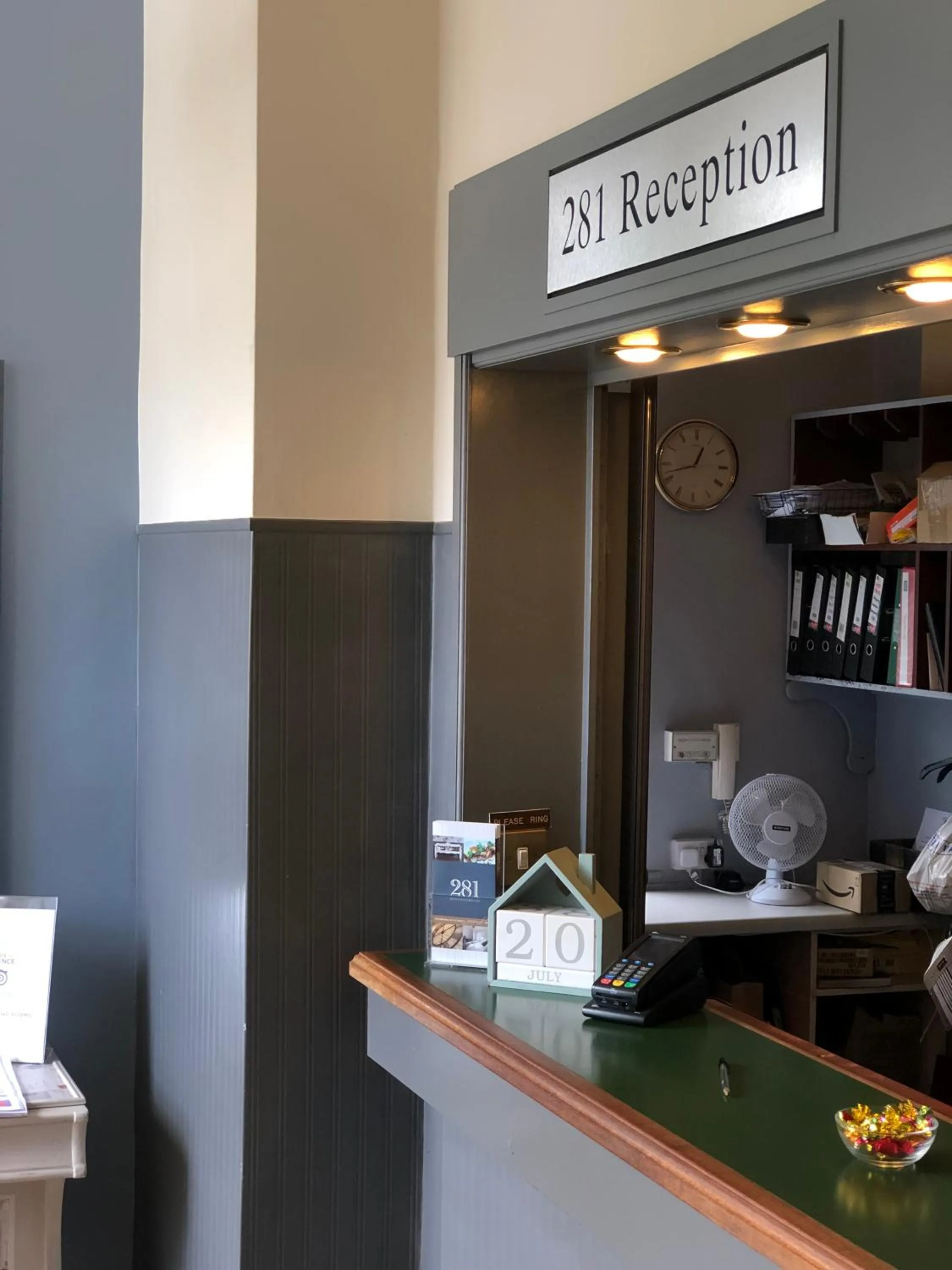 Communal lounge/ TV room in Pine Lodge Hotel & Restaurant Mansfield