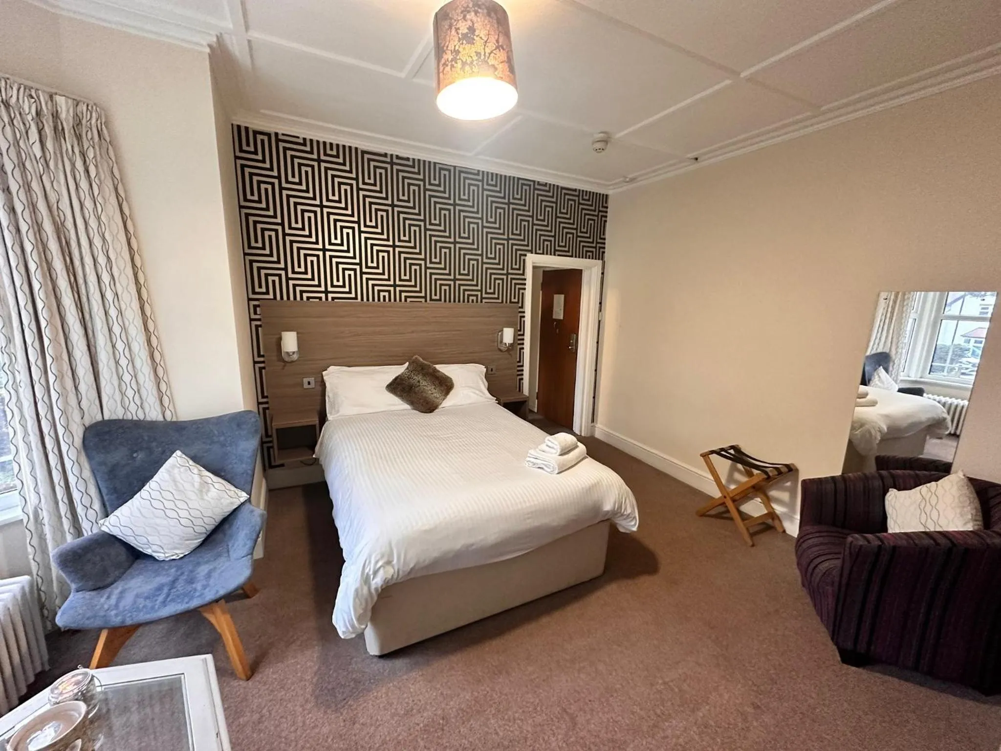 Bed in Pine Lodge Hotel & Restaurant Mansfield