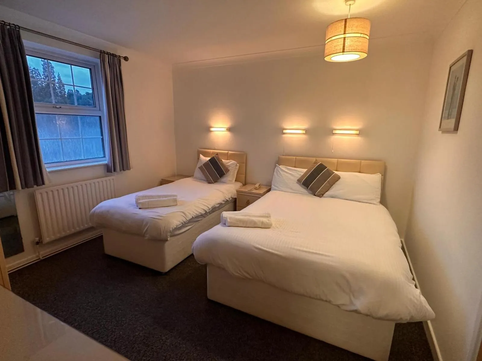 Bed in Pine Lodge Hotel & Restaurant Mansfield