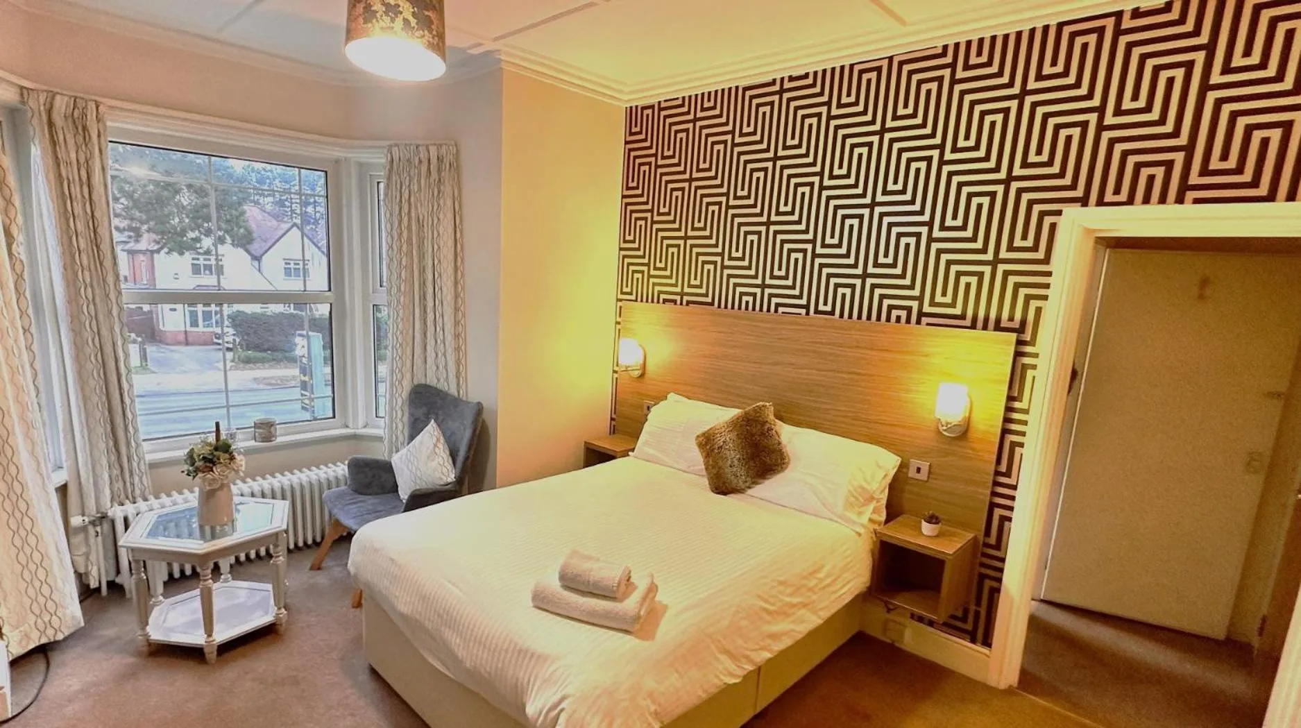 Bed in Pine Lodge Hotel & Restaurant Mansfield